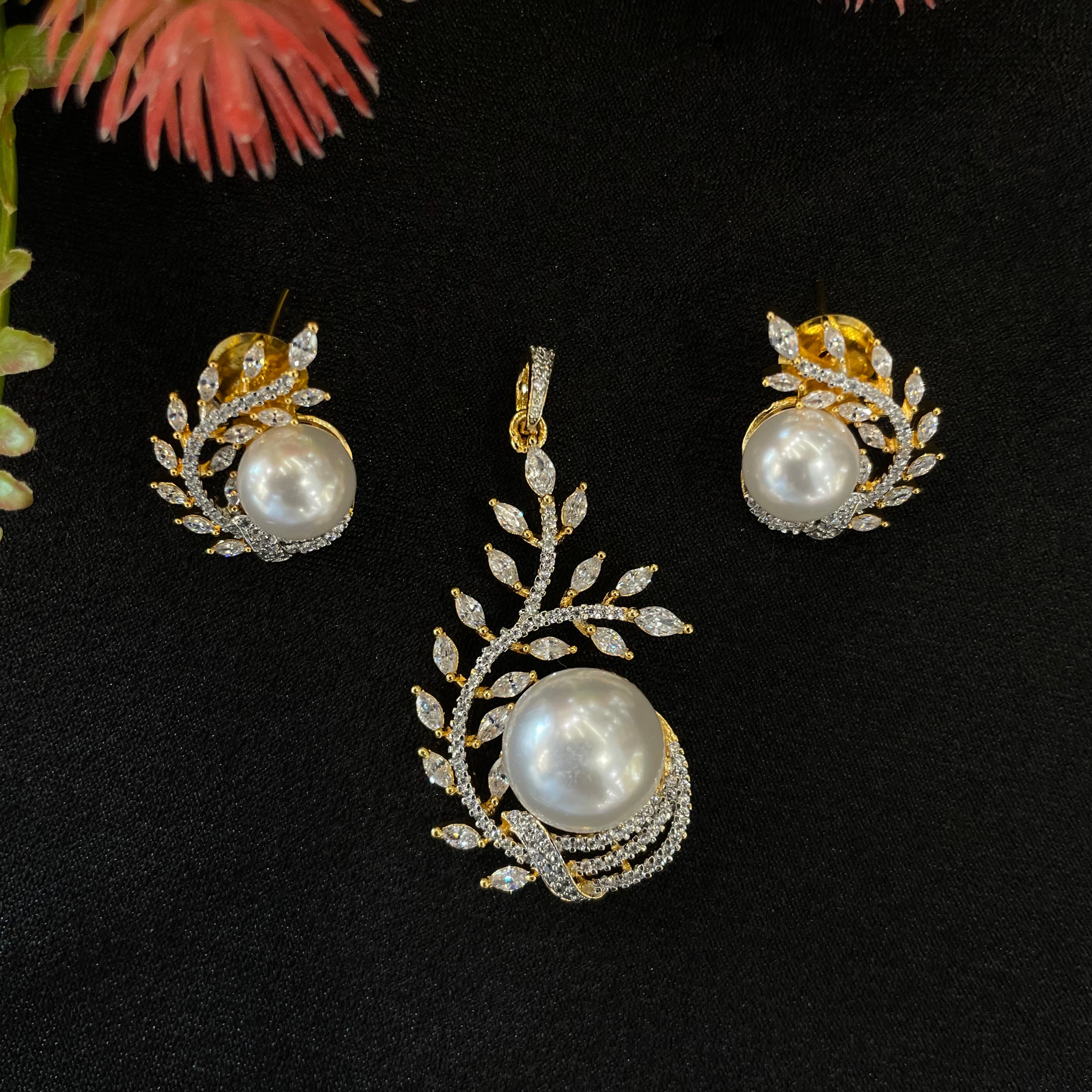 AD Avira Pendant Set