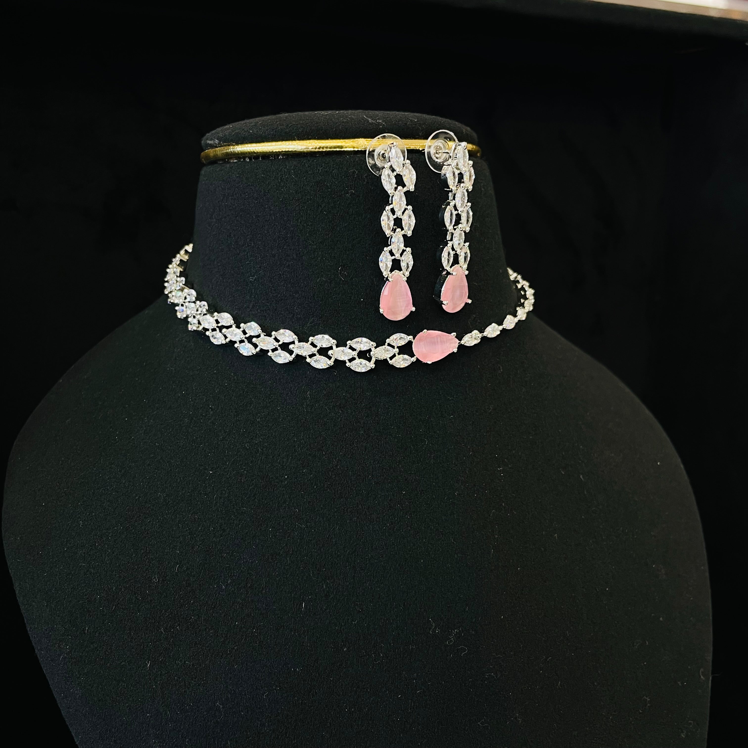Ad Valentina choker