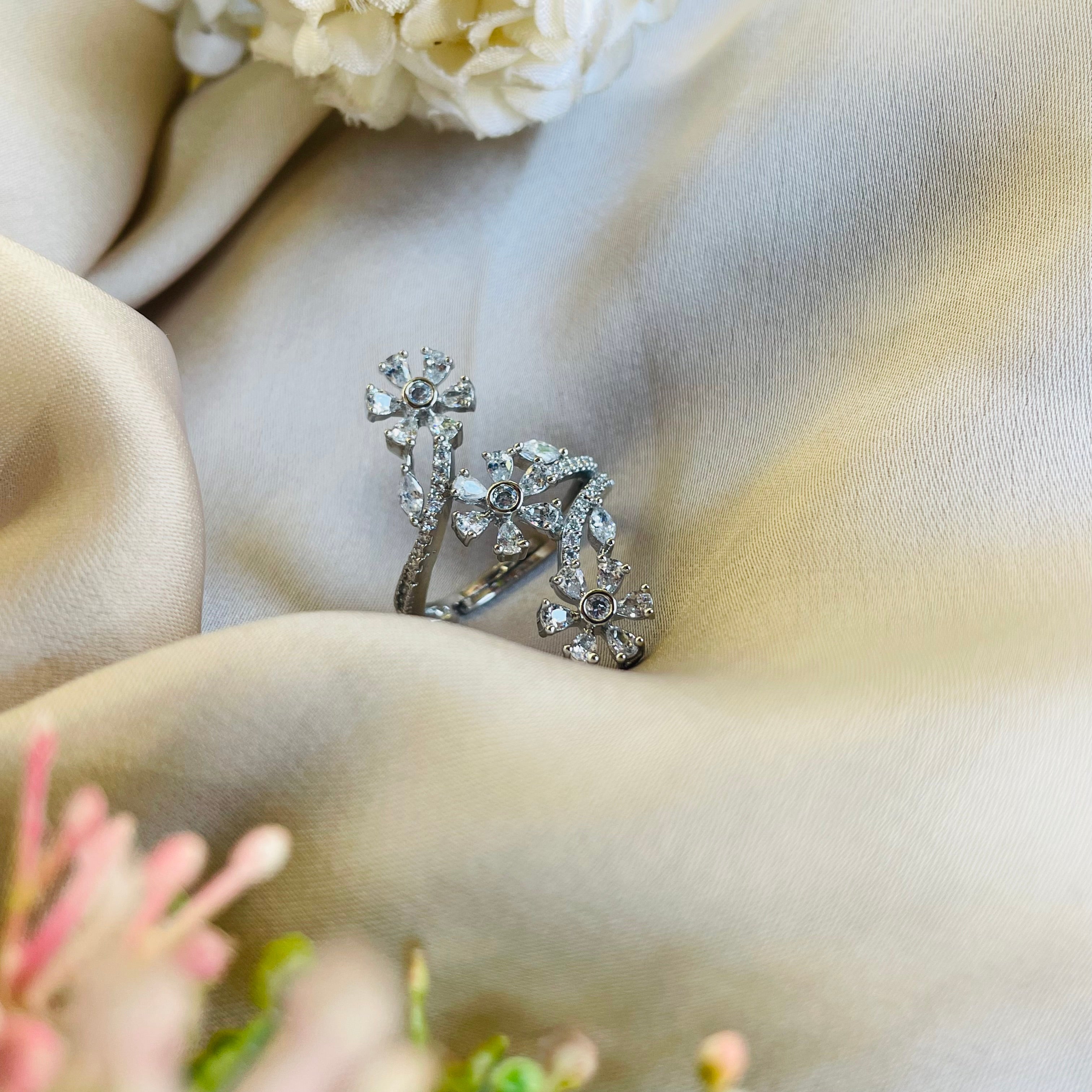 Ad Darla  ring adjustable