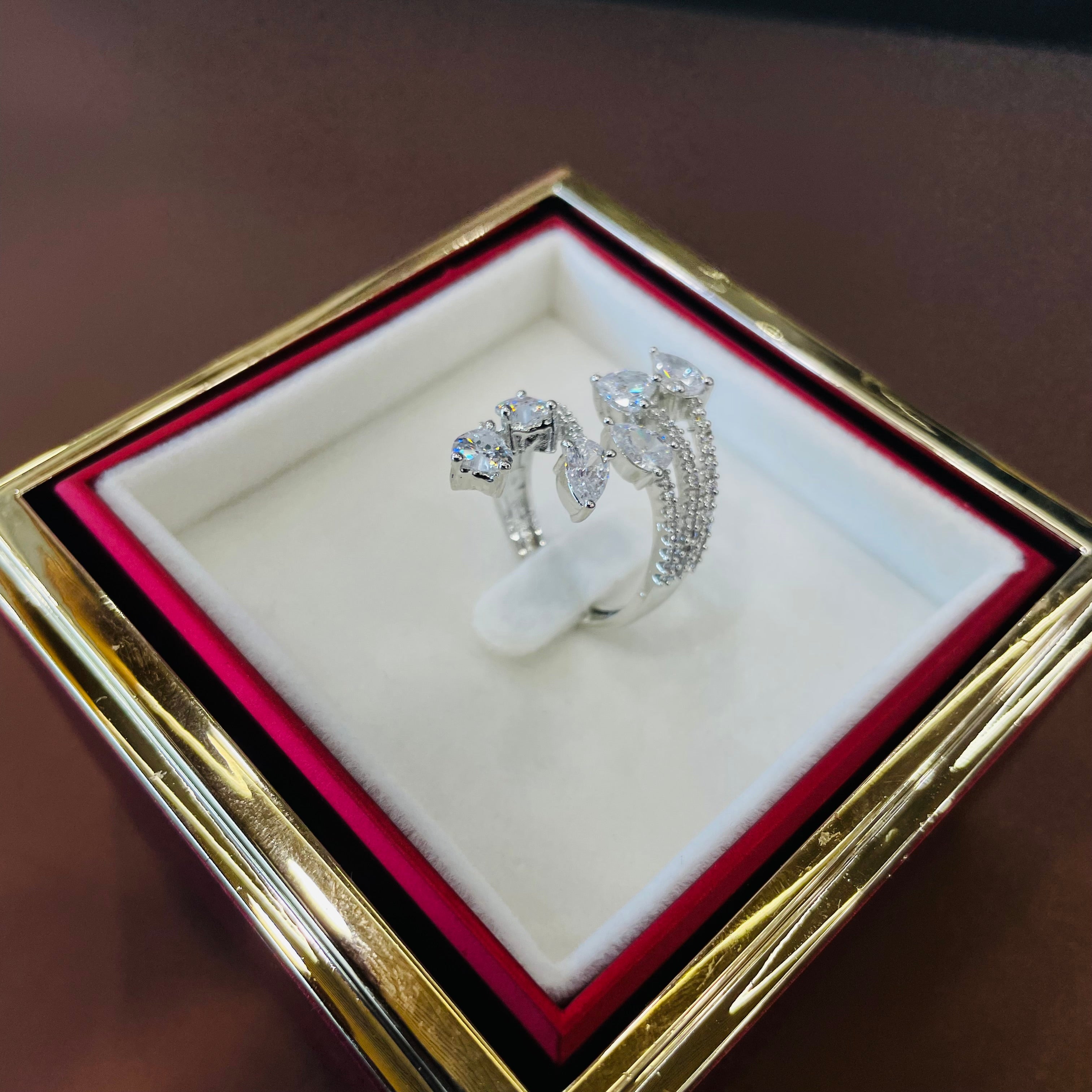 Ad Evora Ring