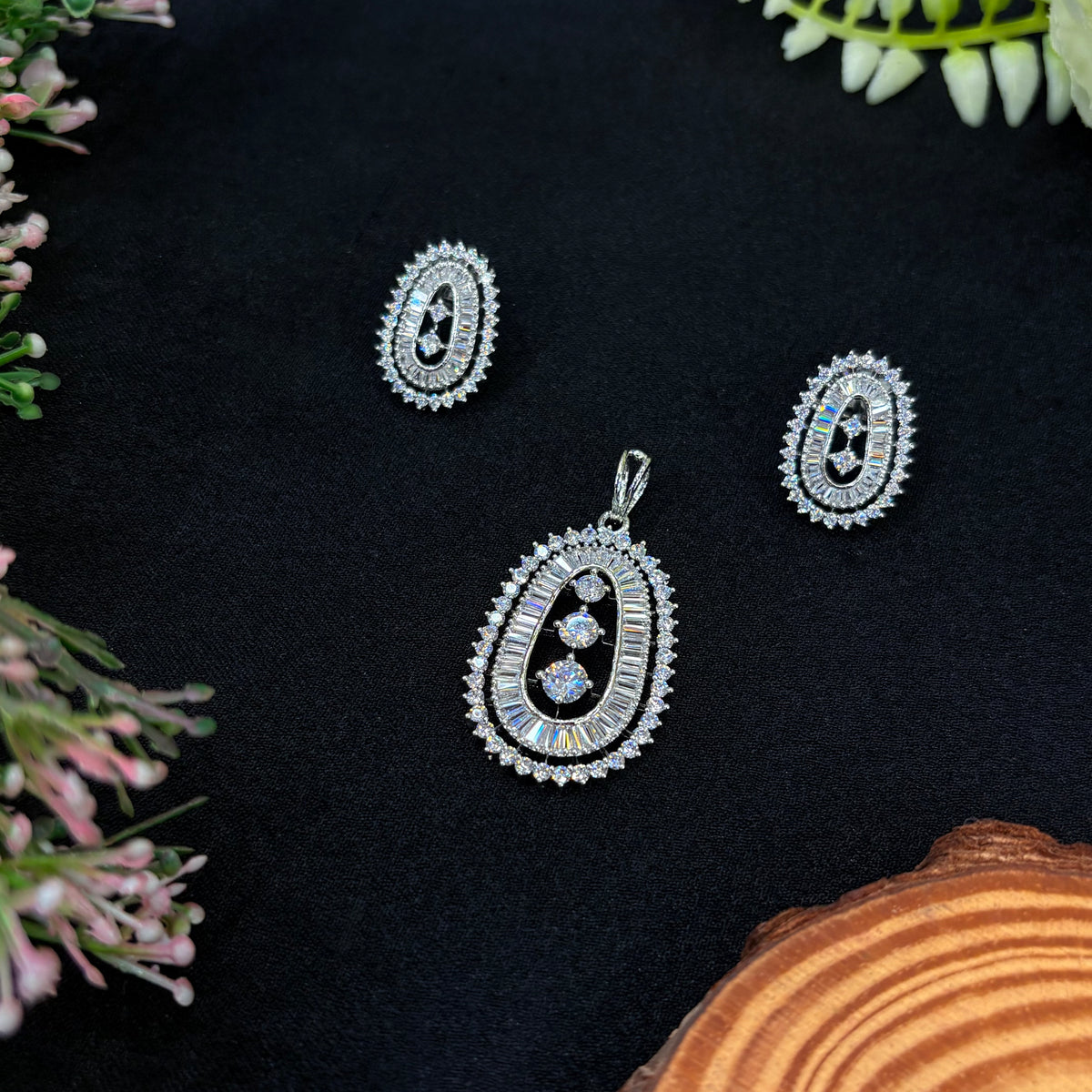 Elora Pendant Set