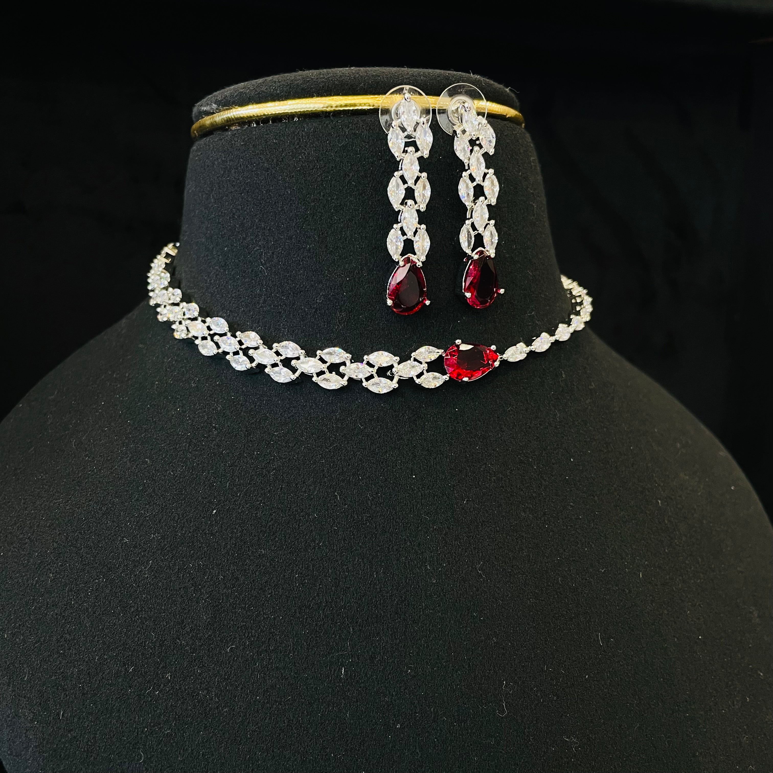 Ad Valentina choker