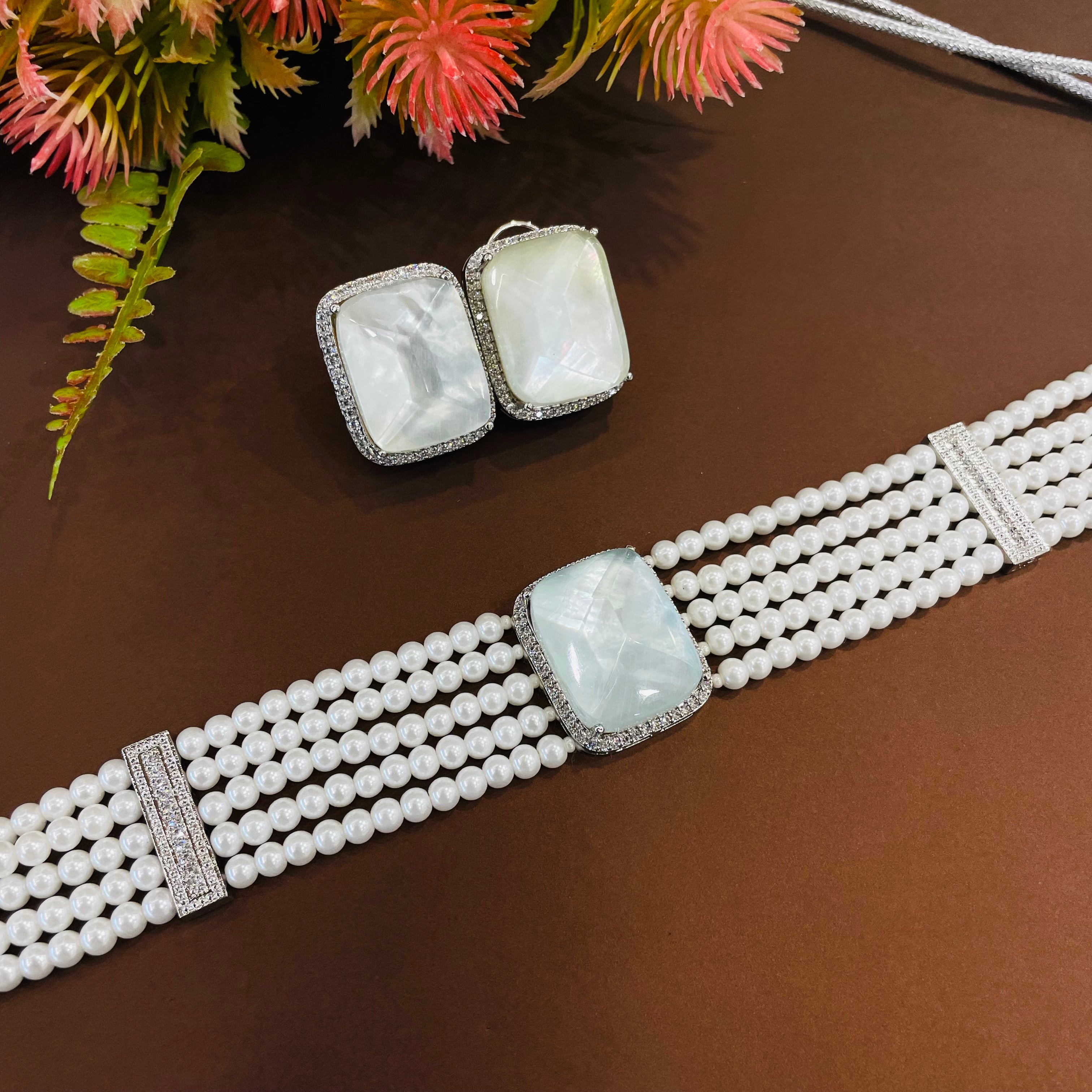 Ad mahira pearl Choker