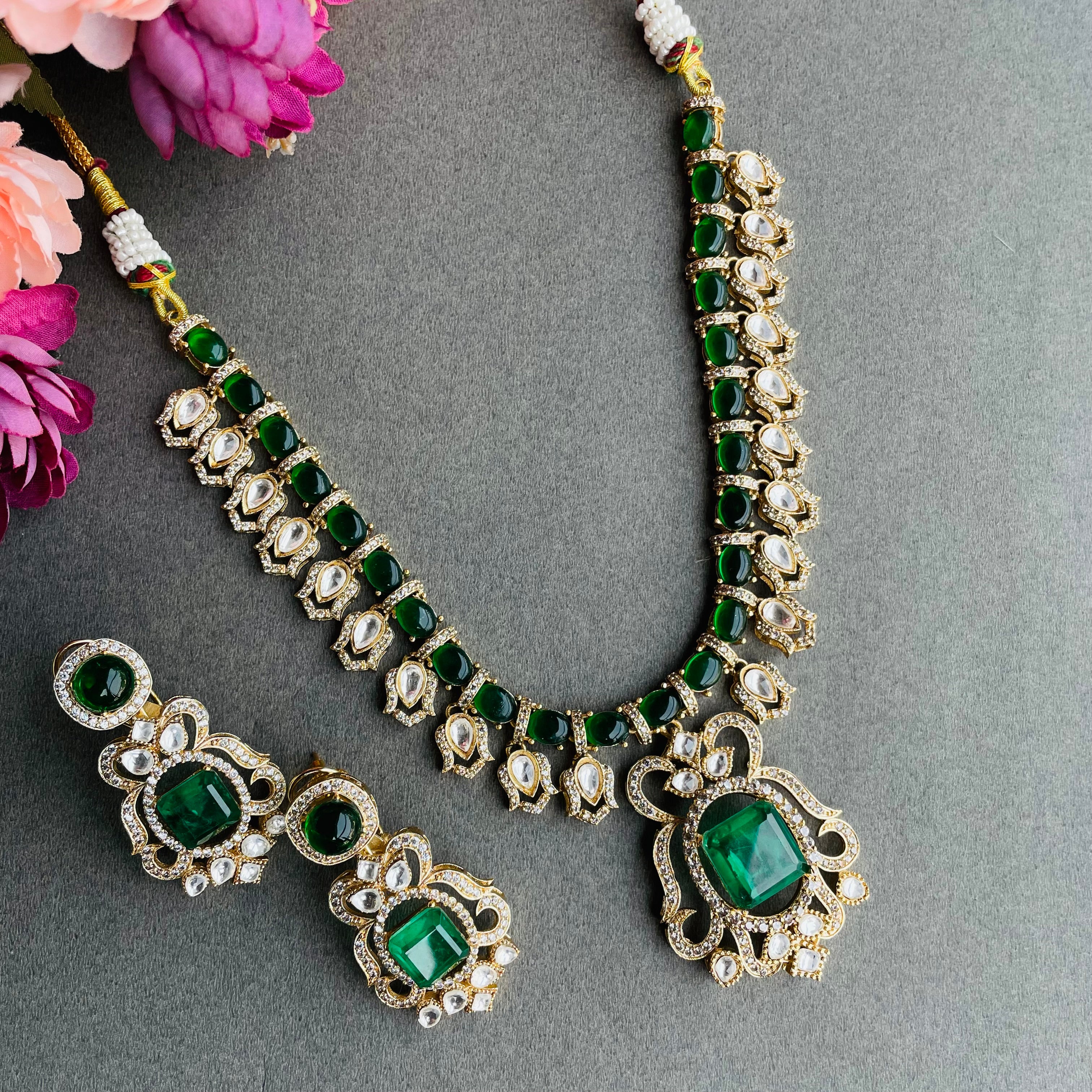 Nayaab zulekha neckpiece