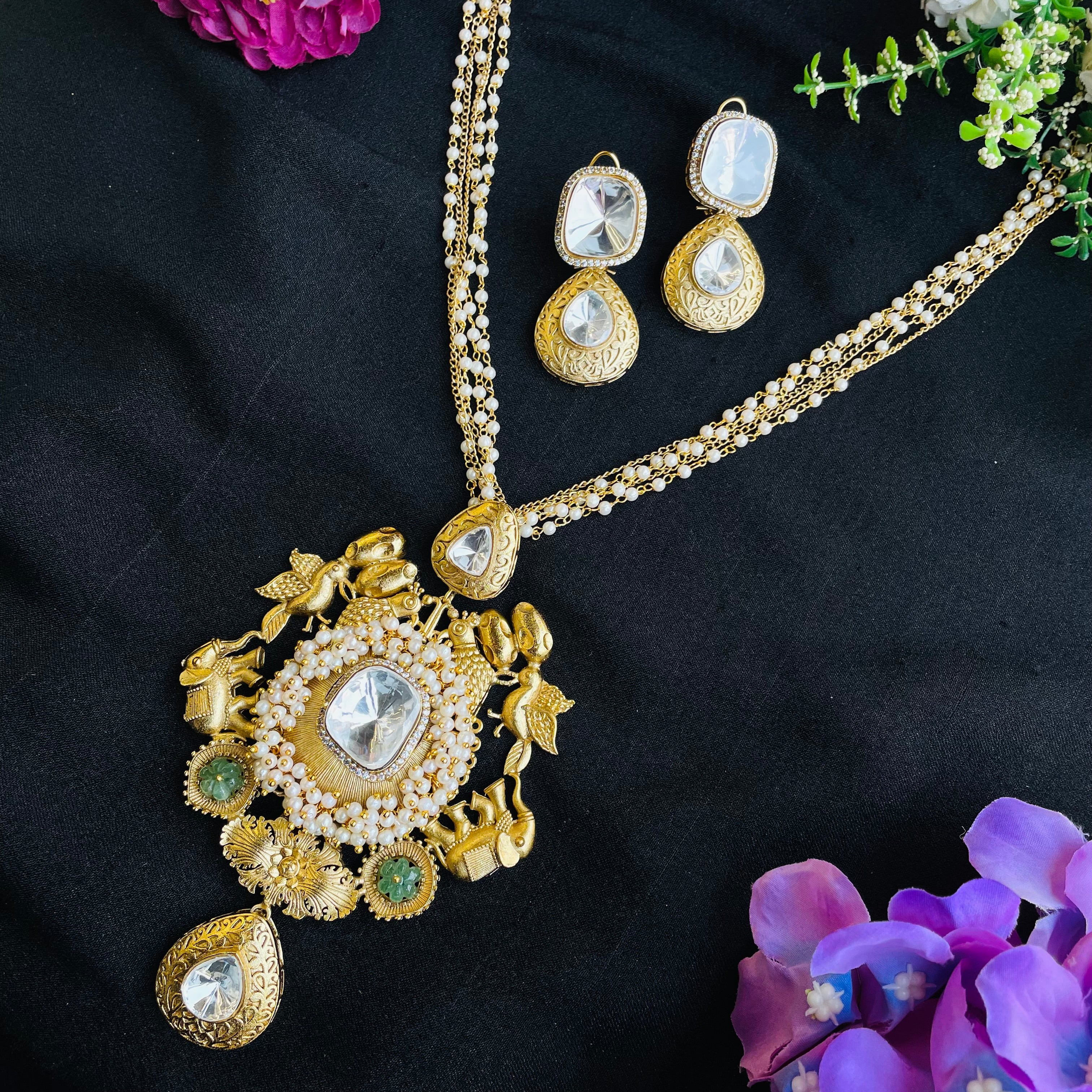 Nayaab akshra neckpiece