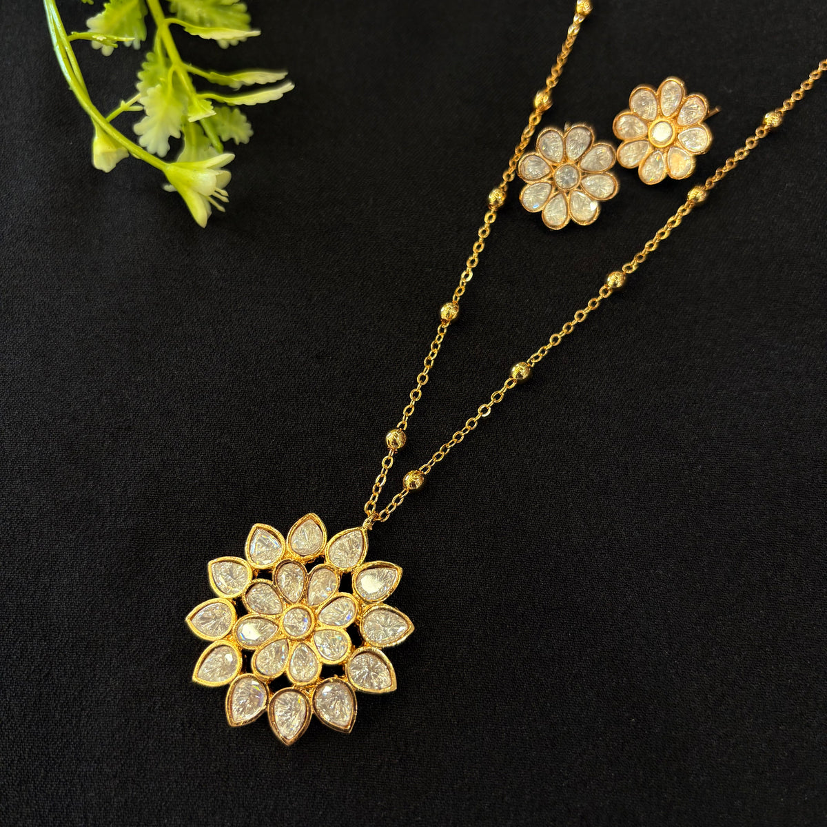 Aarini Polki Pendant Set