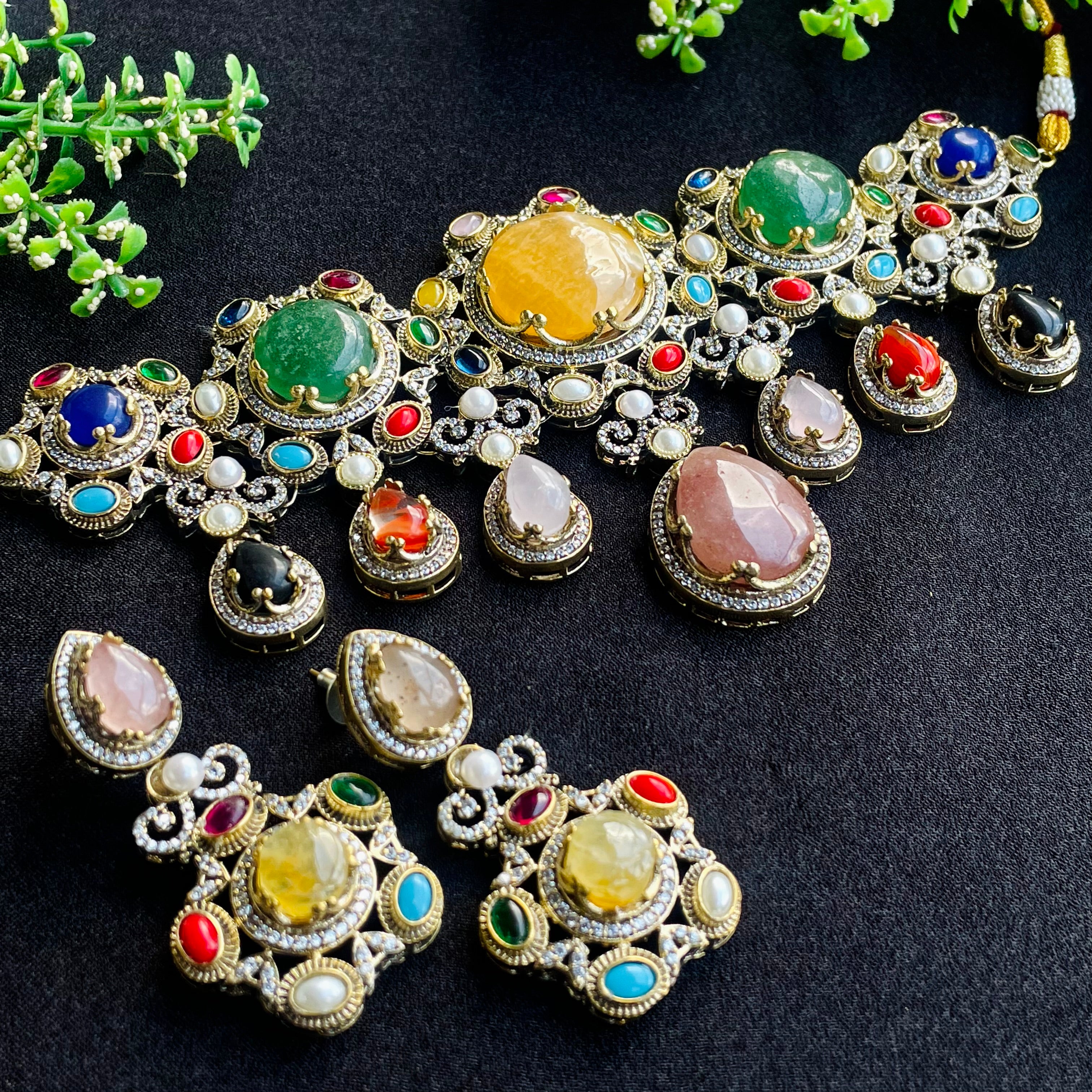 Nayaab Aakriti Navaratna Choker