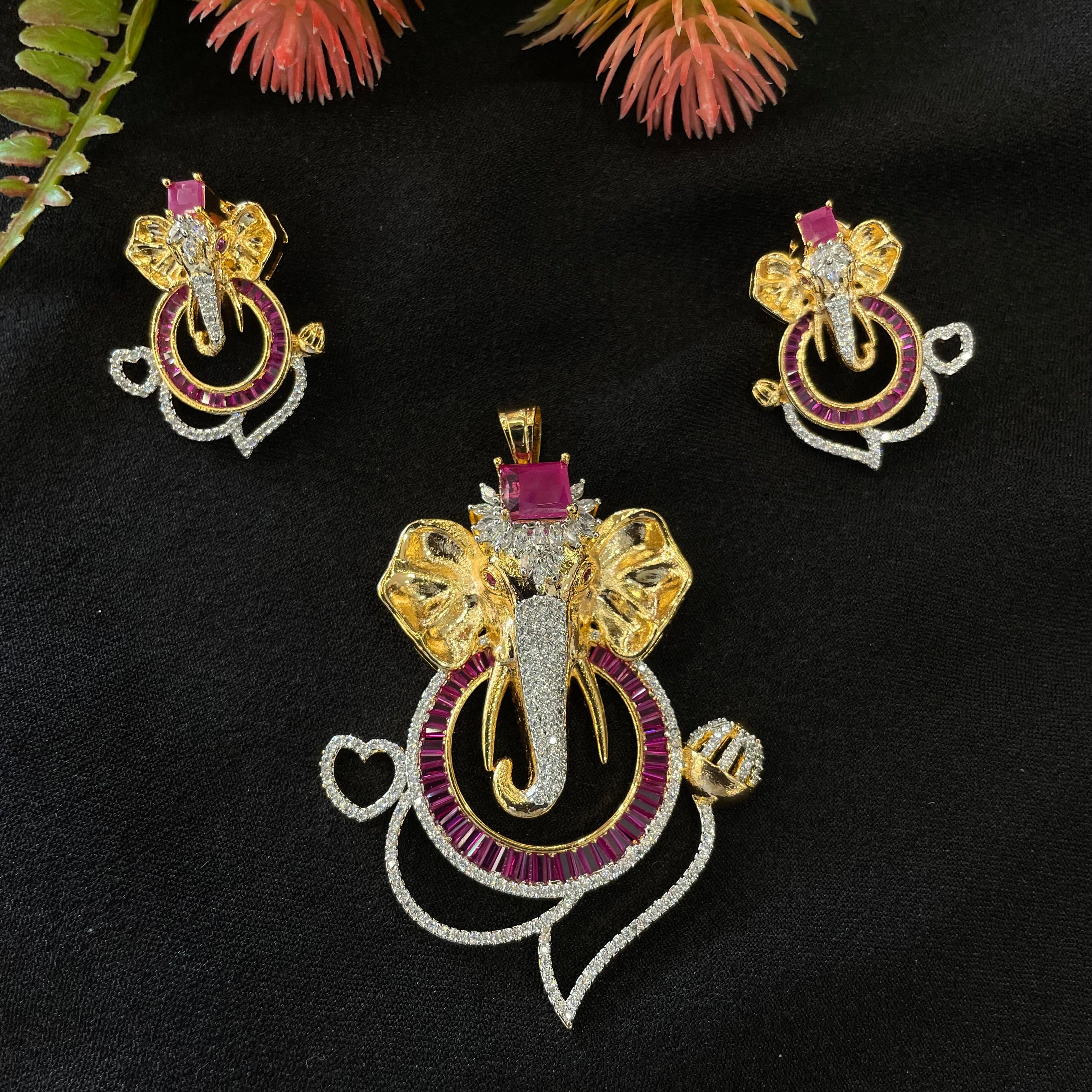 AD Noor Pendant Set