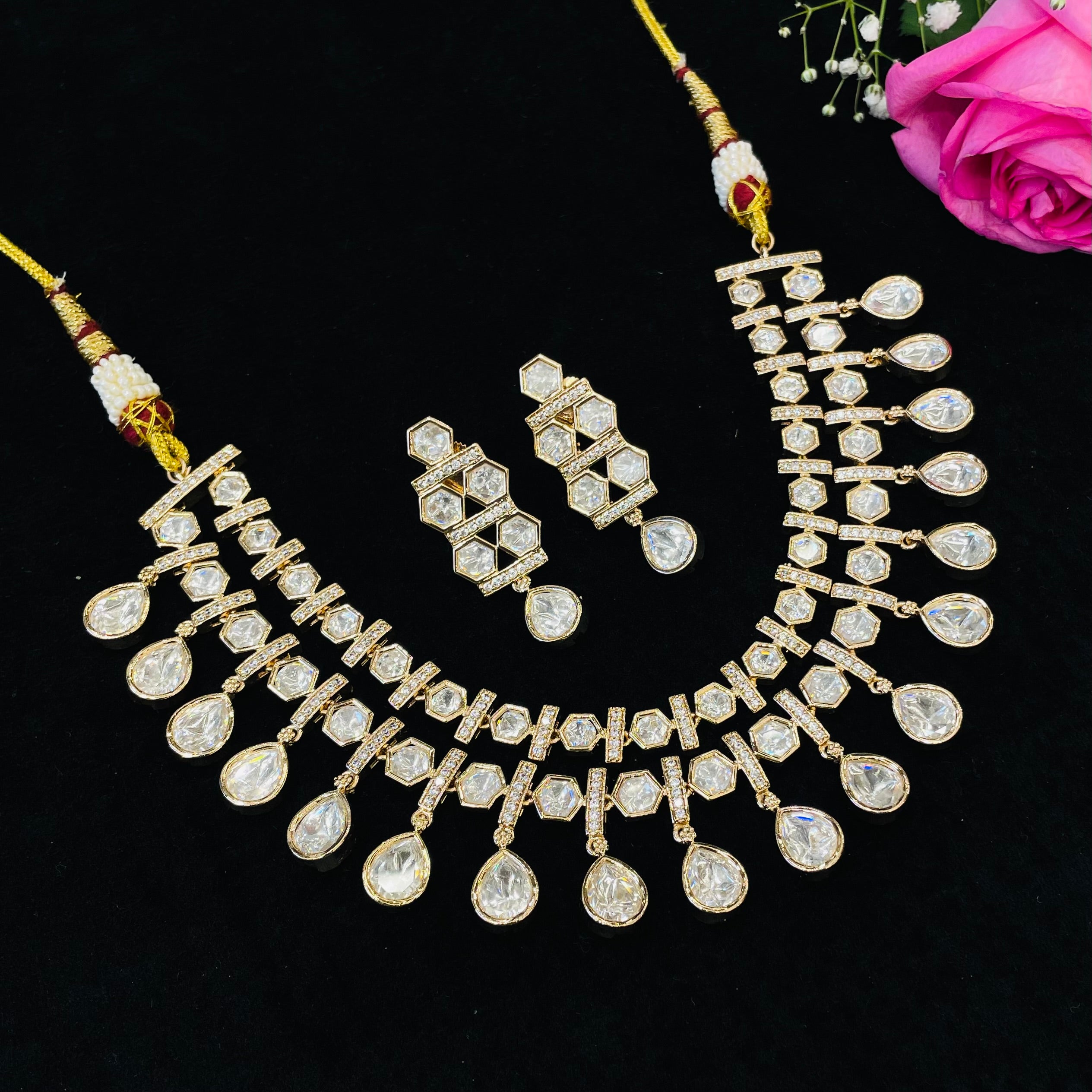 Nayaab kainat neckpiece