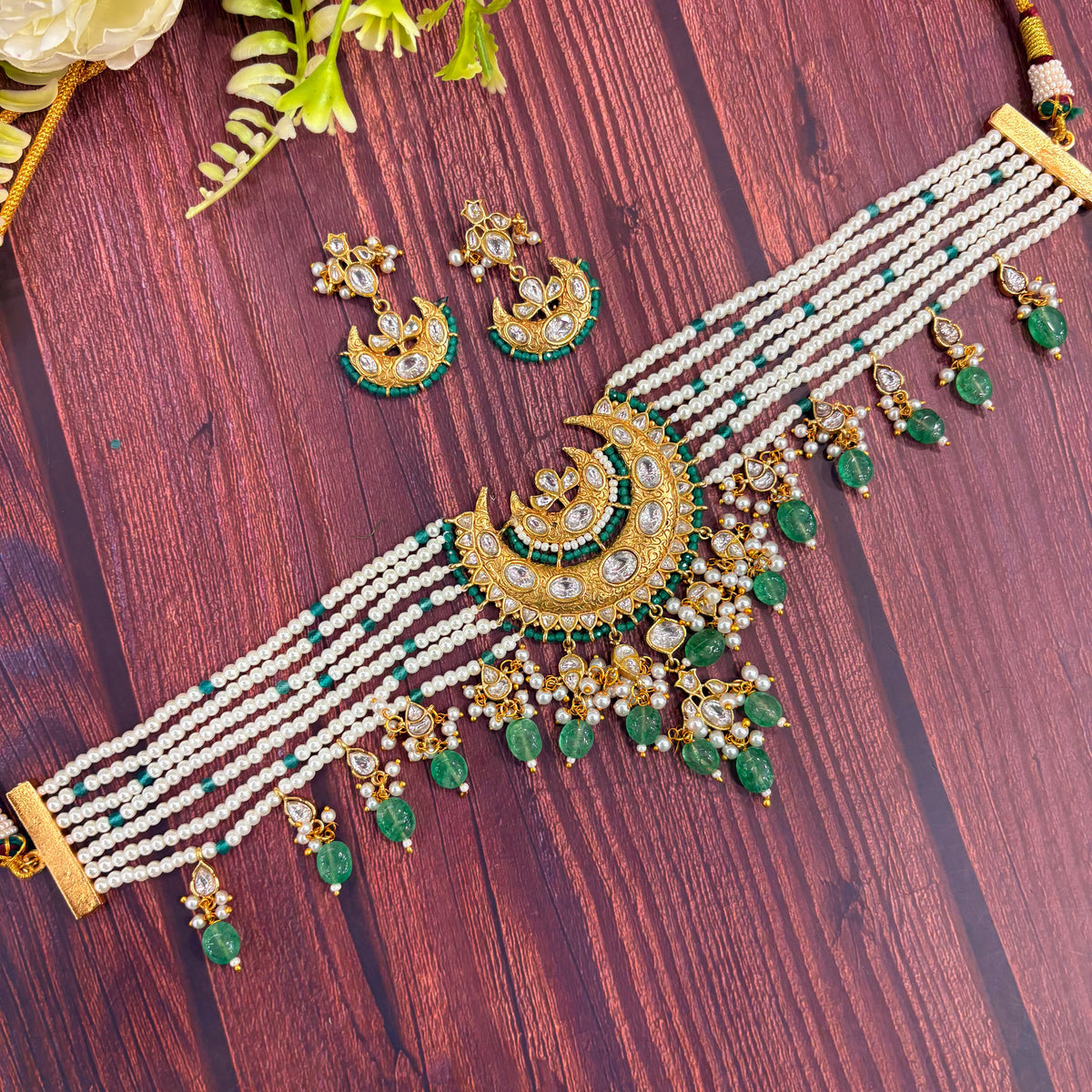 Nayaab Aanya Choker