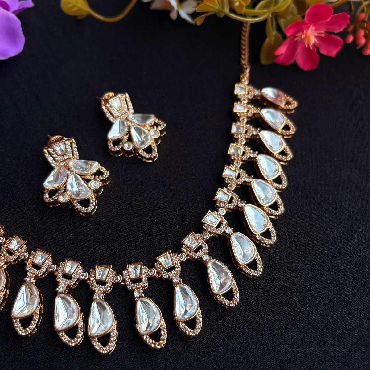 Inaya Neckpiece