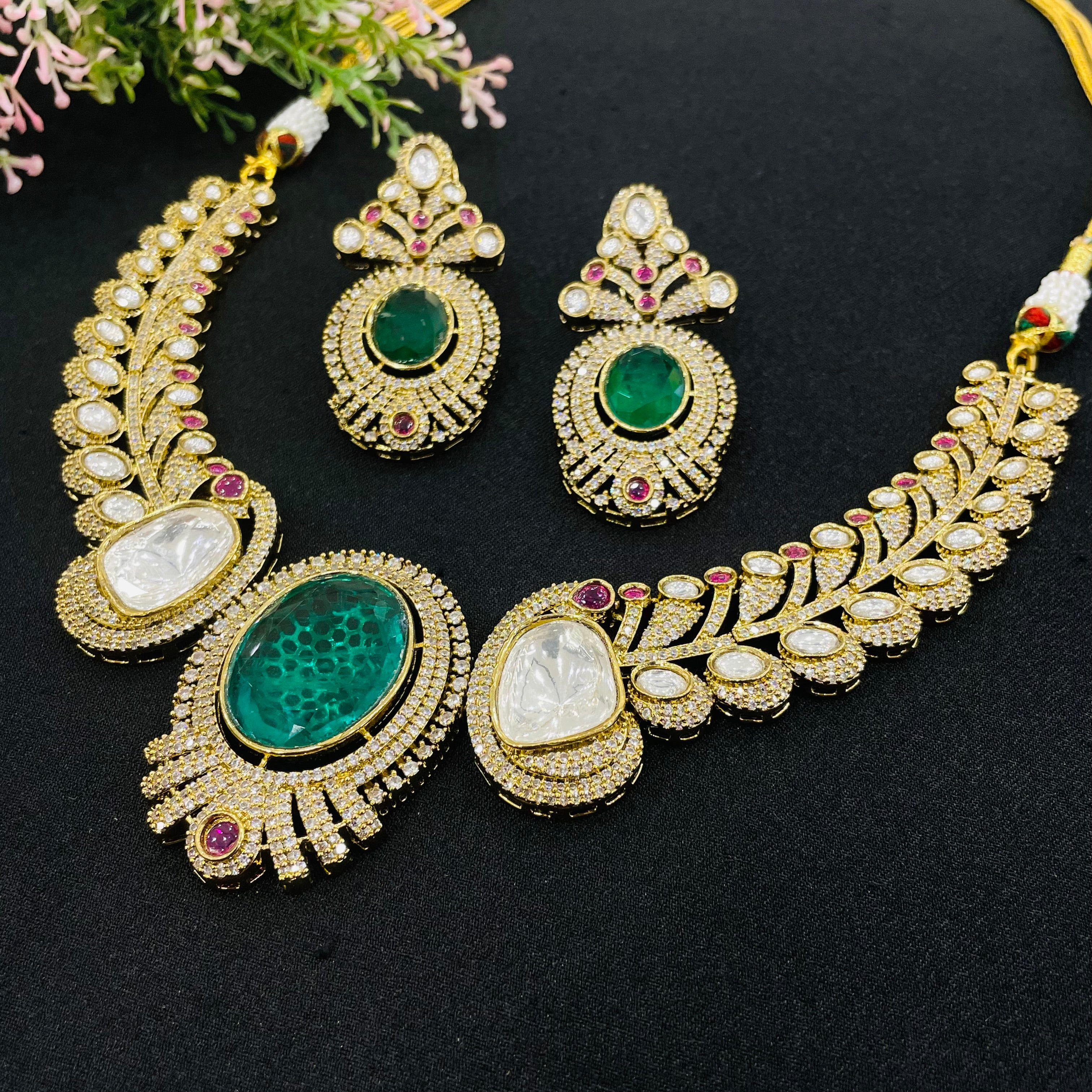 Nayaab Divisha Neckpiece