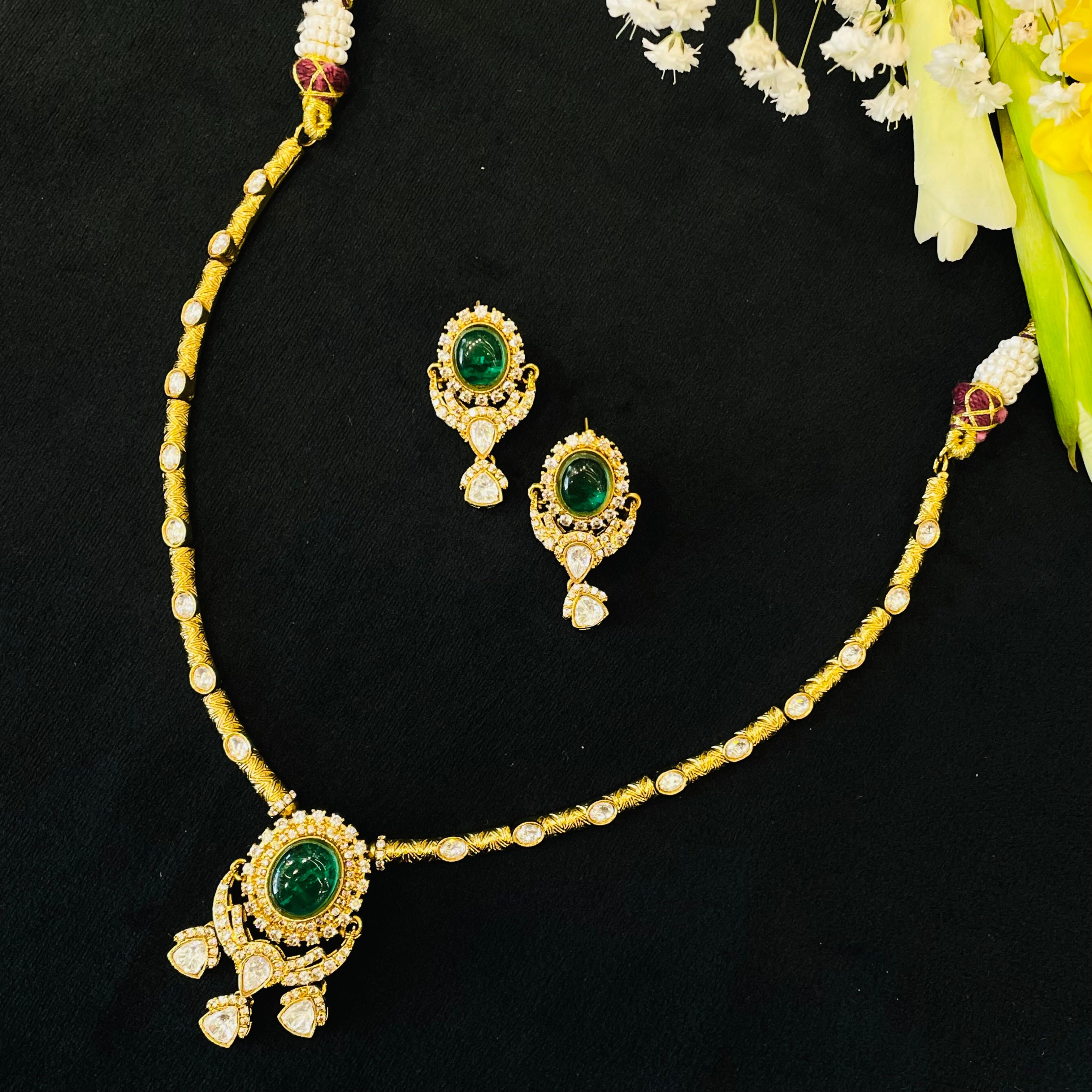 Nayaab Juhi Neckpiece