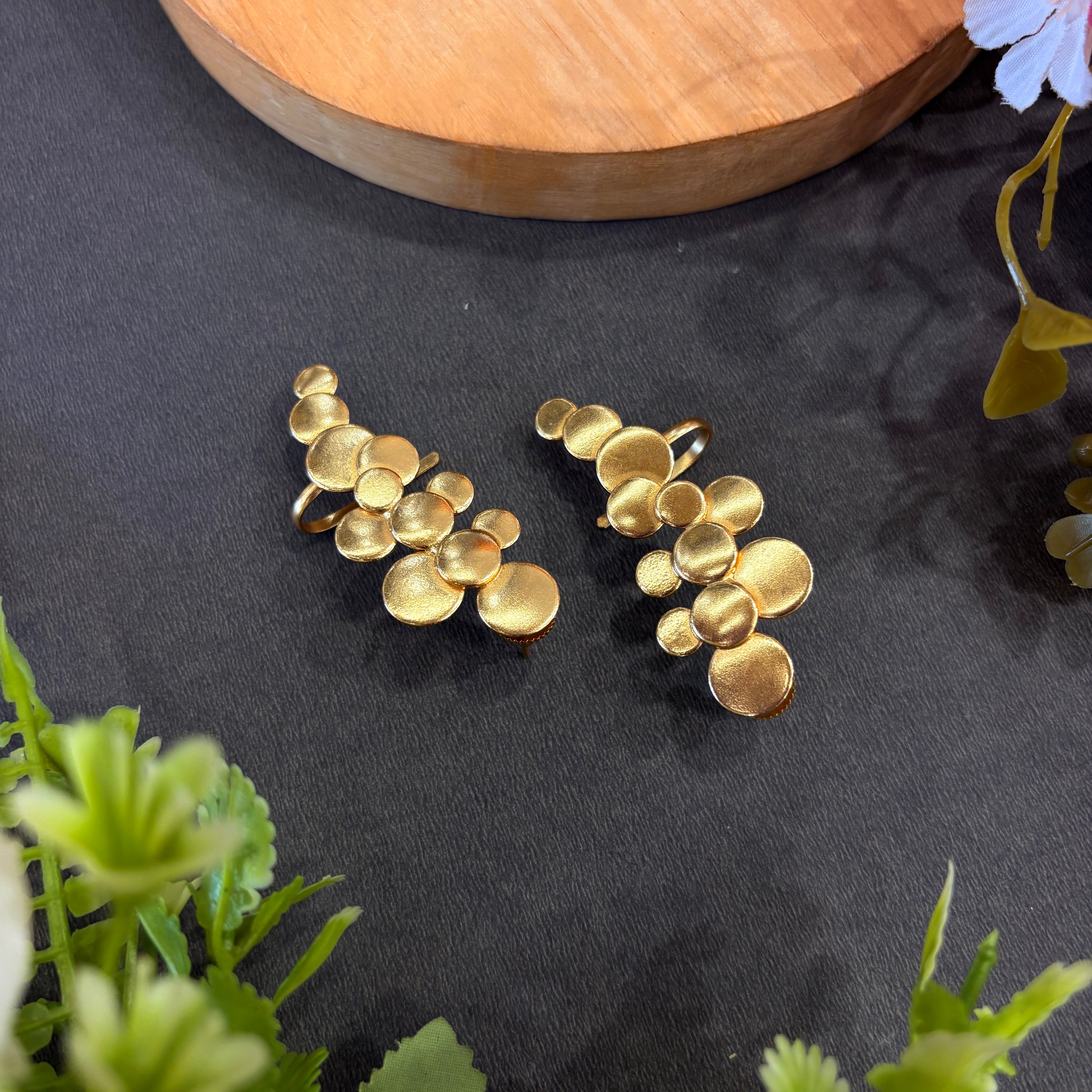 Aurelia Disc Cascade Earcuff