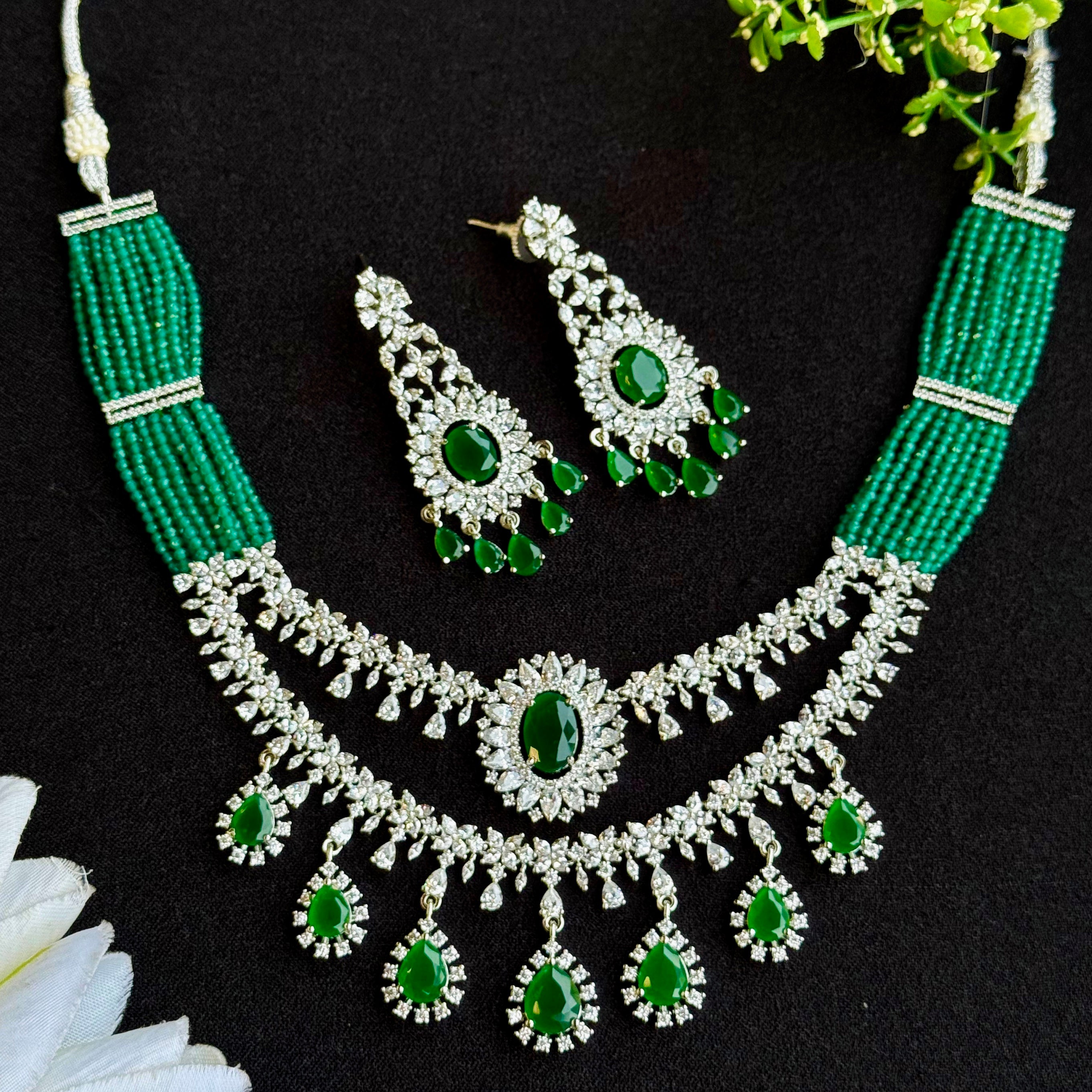 Ad Genevieve Neckpiece