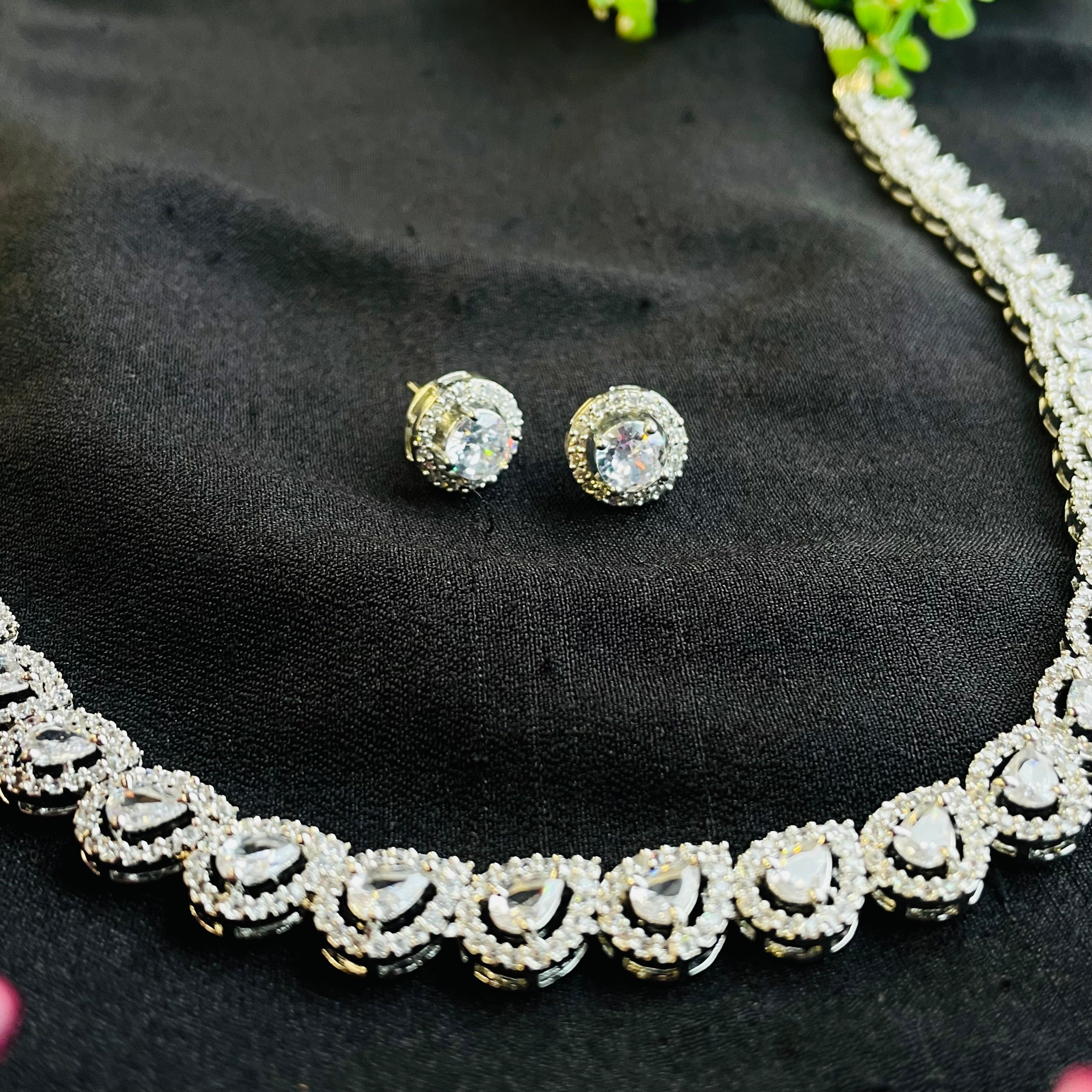 Ad Devika neckpiece