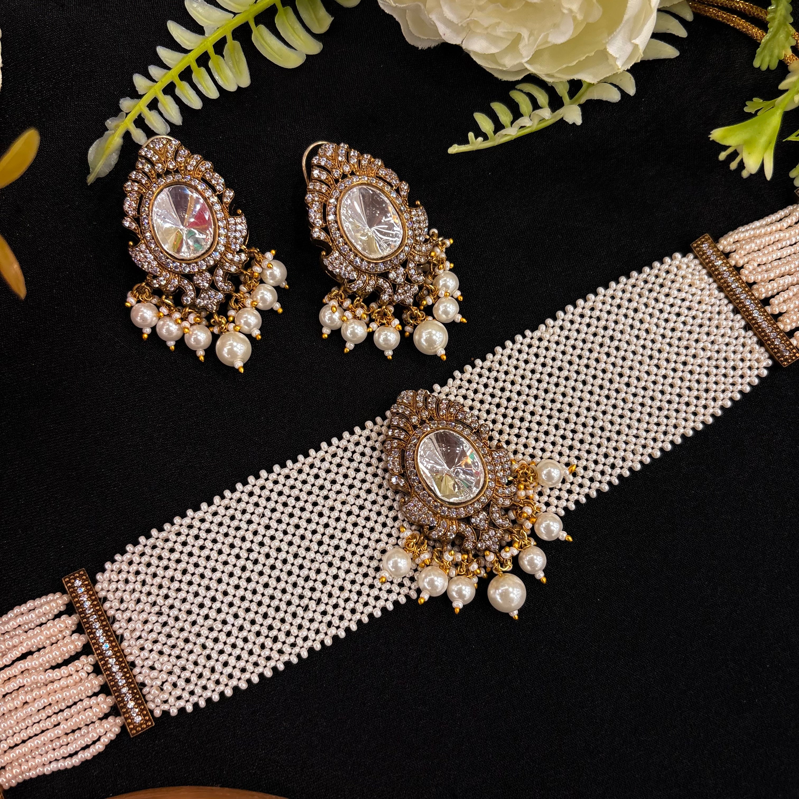 Nayaab Kavya Choker