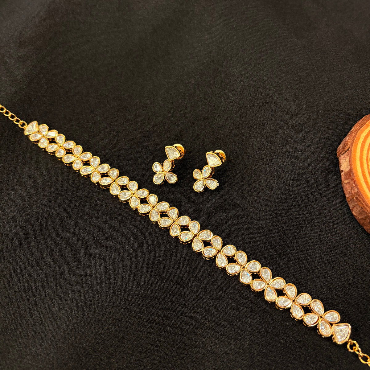 Aira Neckpiece