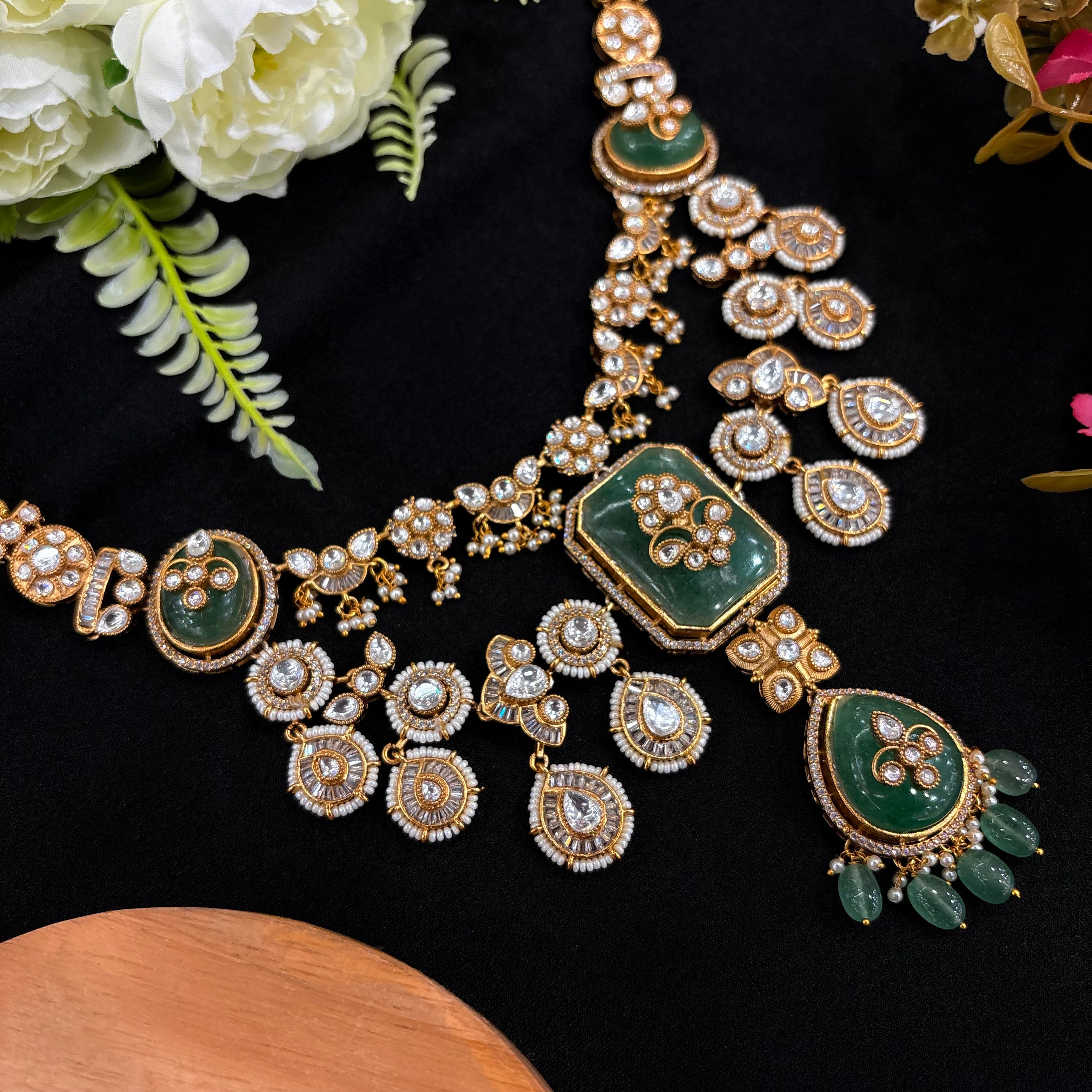 Nayaab Prisha Neckpiece