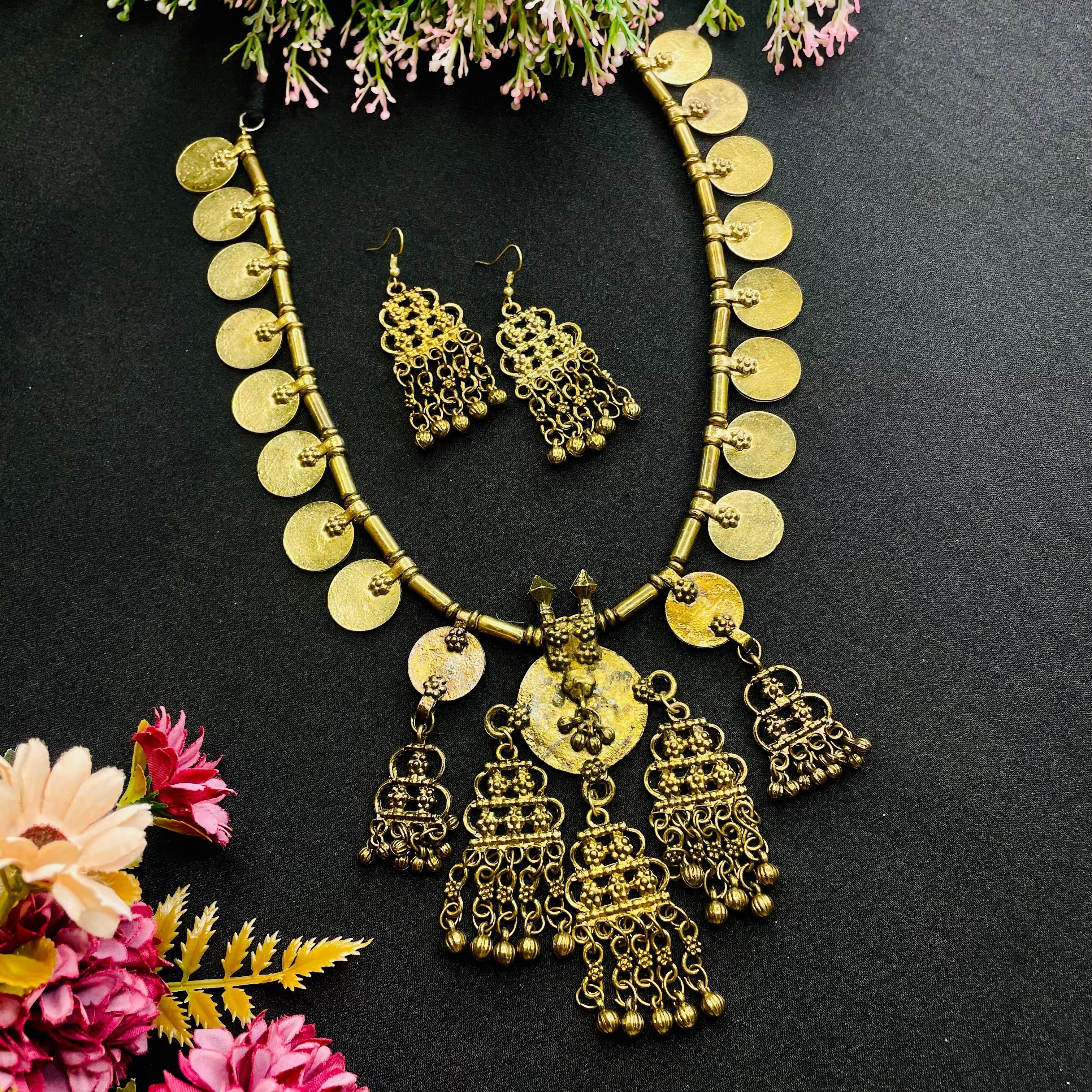 Inara Meo Golden Neckpiece