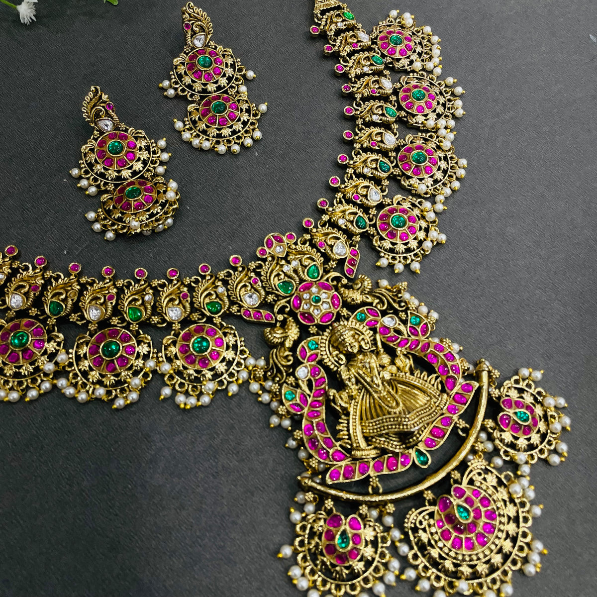 Neckpiece