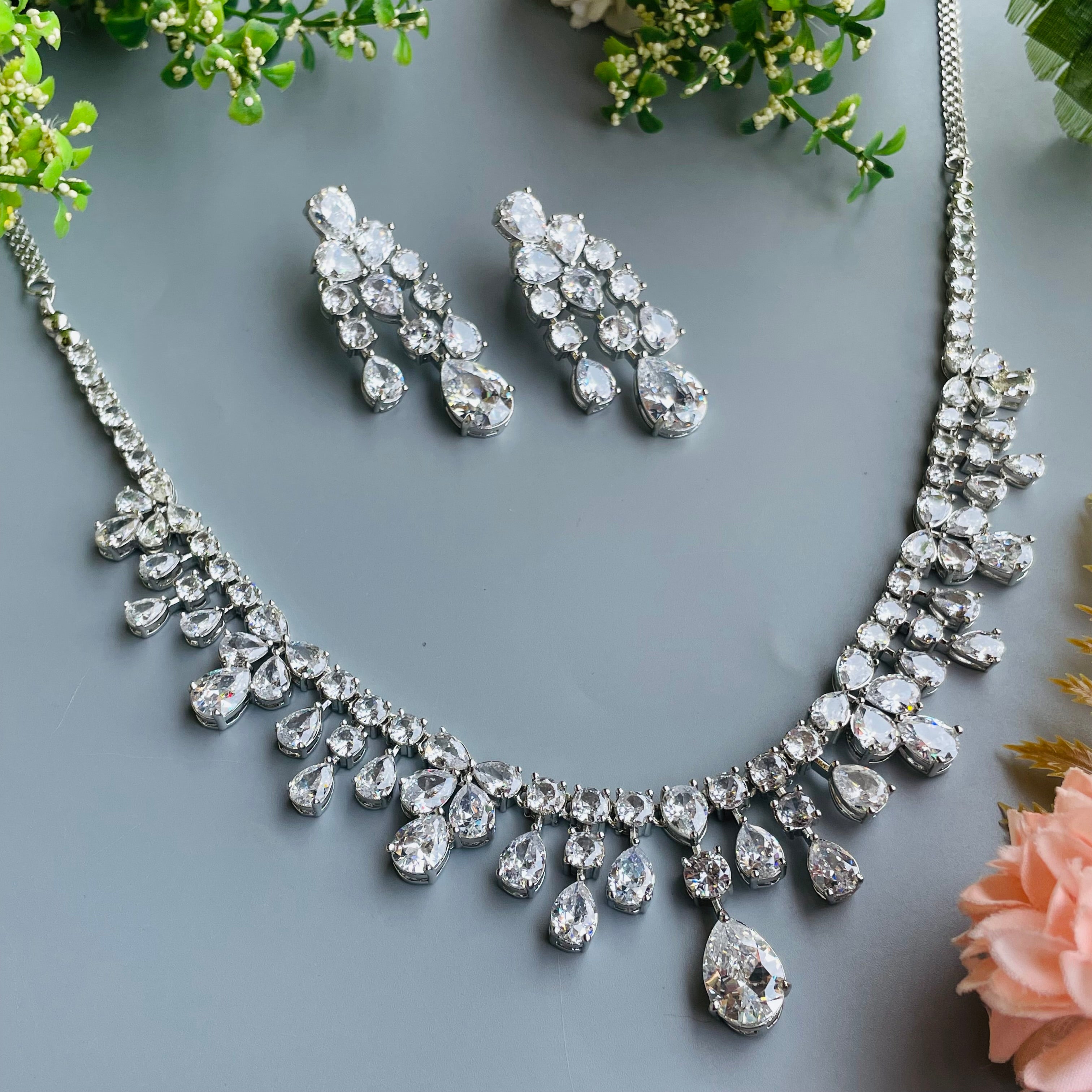 Ad Luna Neckpiece