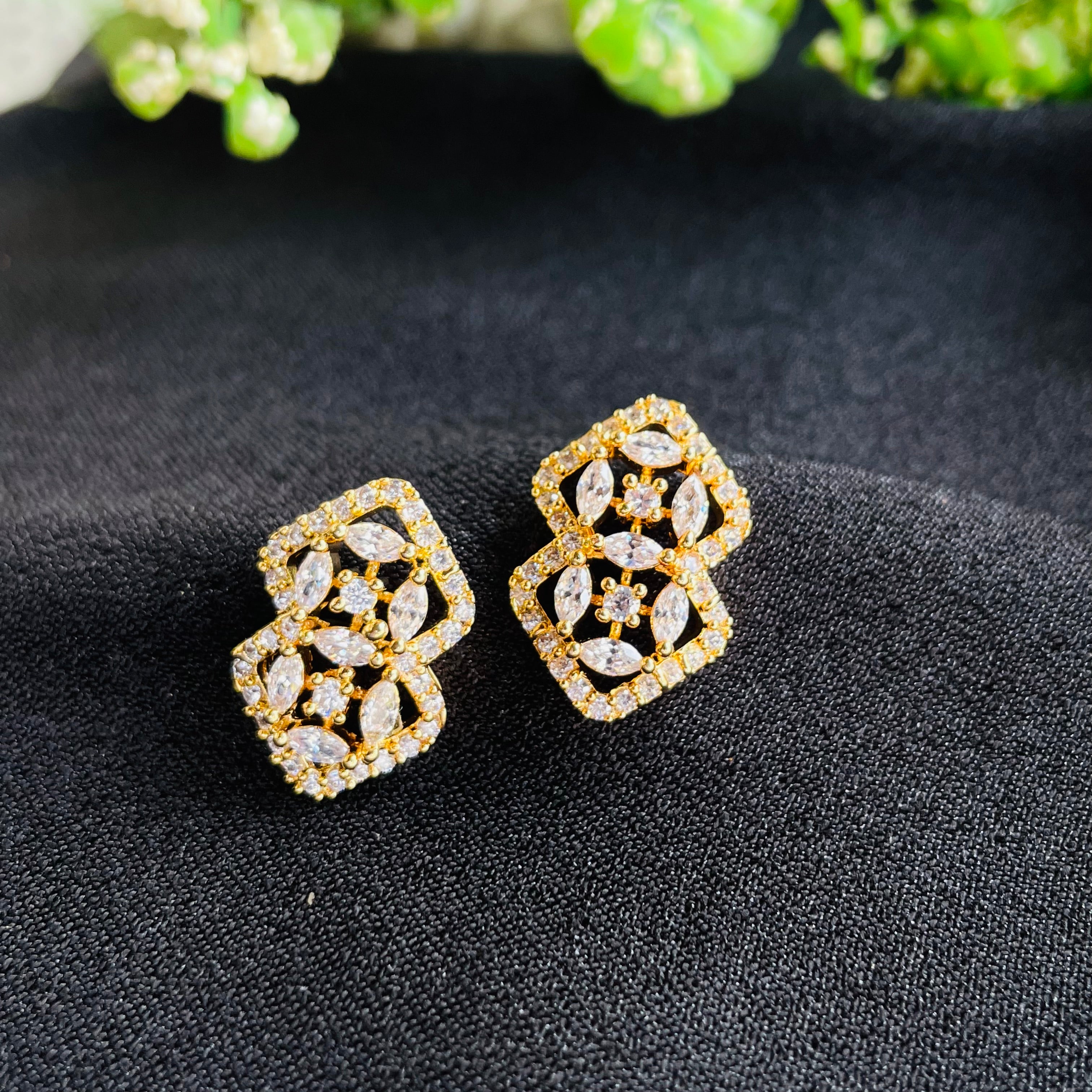 Ad Moana Studs