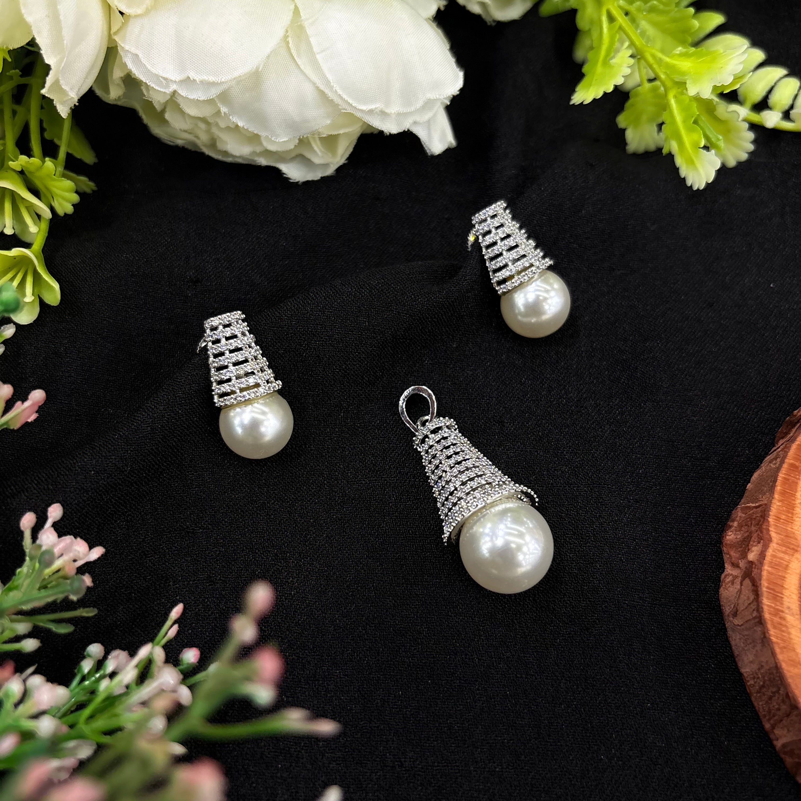 Elora Pearl Pendant Set