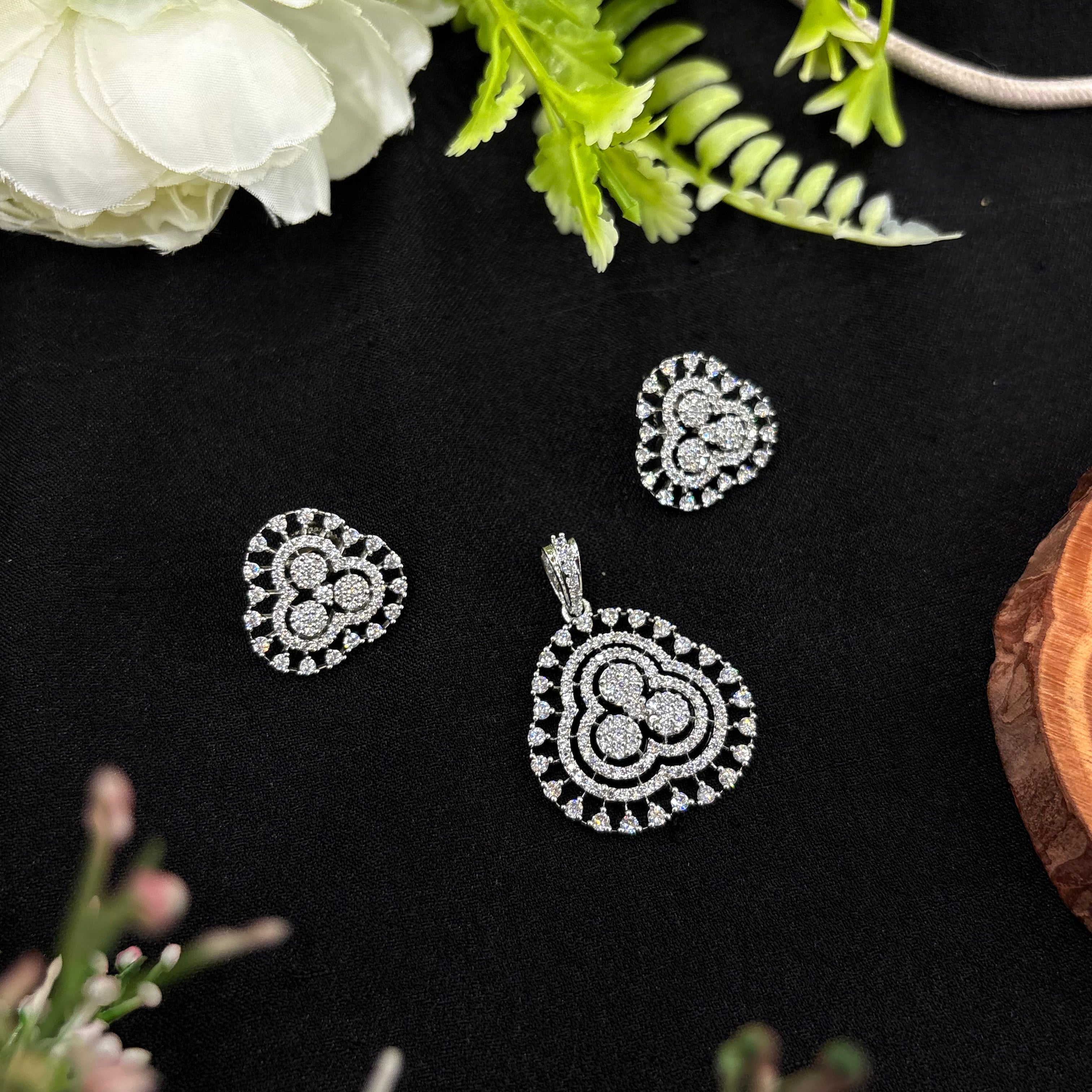 Aurelia Clover Pendant Set