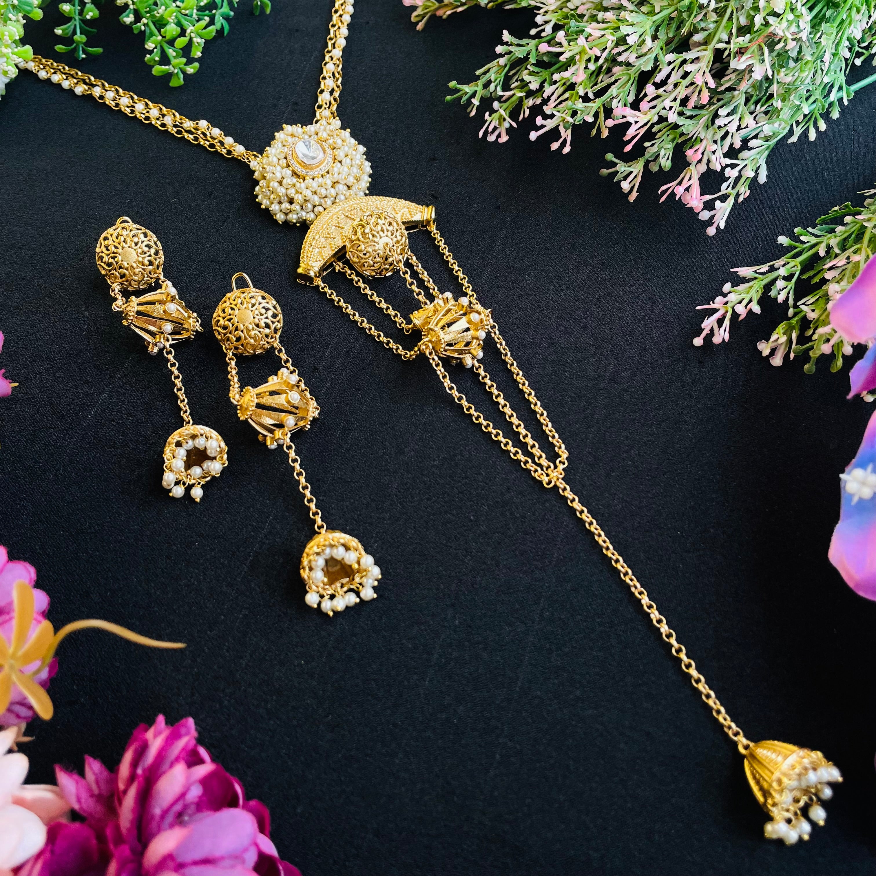 Nayaab Meera neckpiece