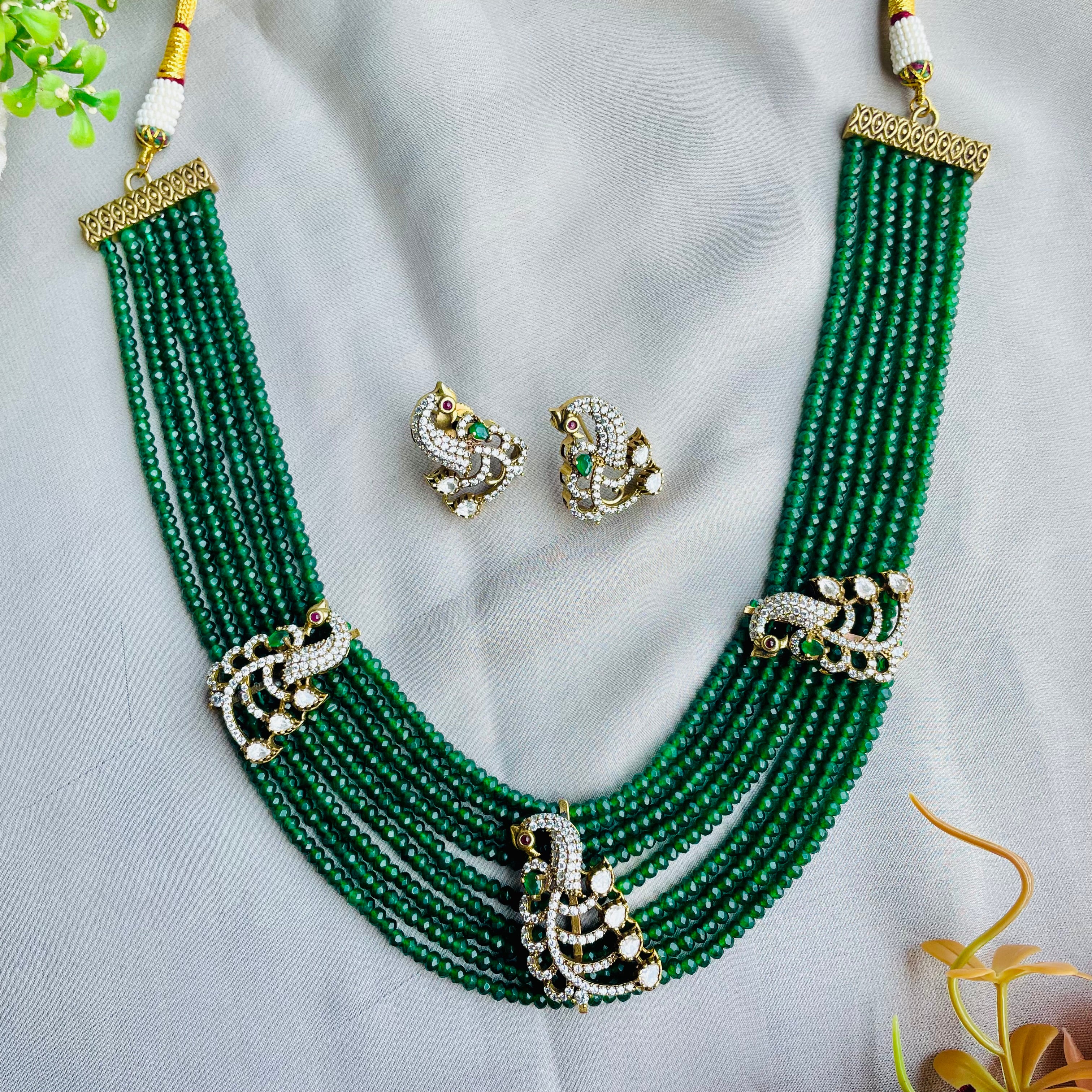 Nayaab kainaat neckpiece