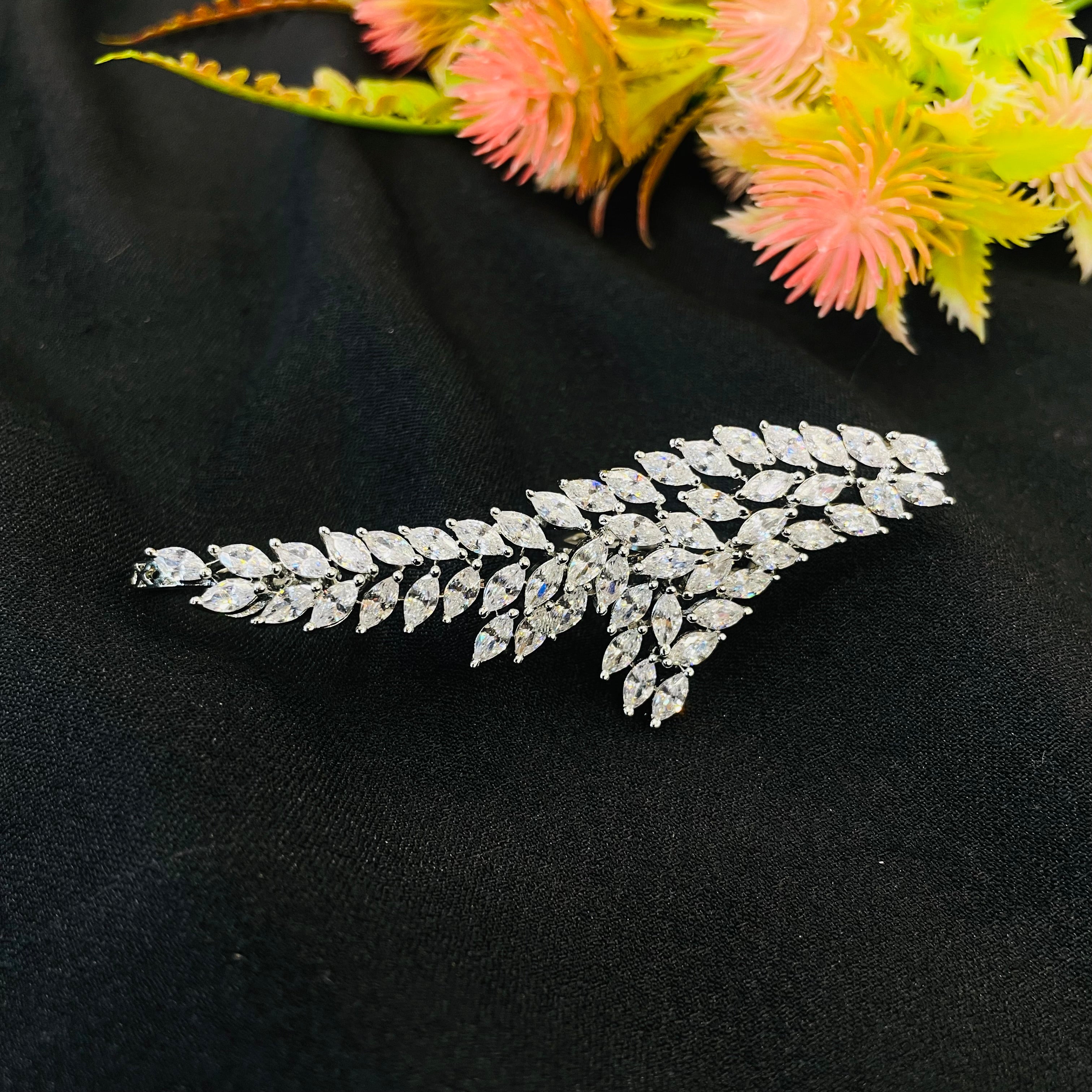 Ad Vaelina Handcuff