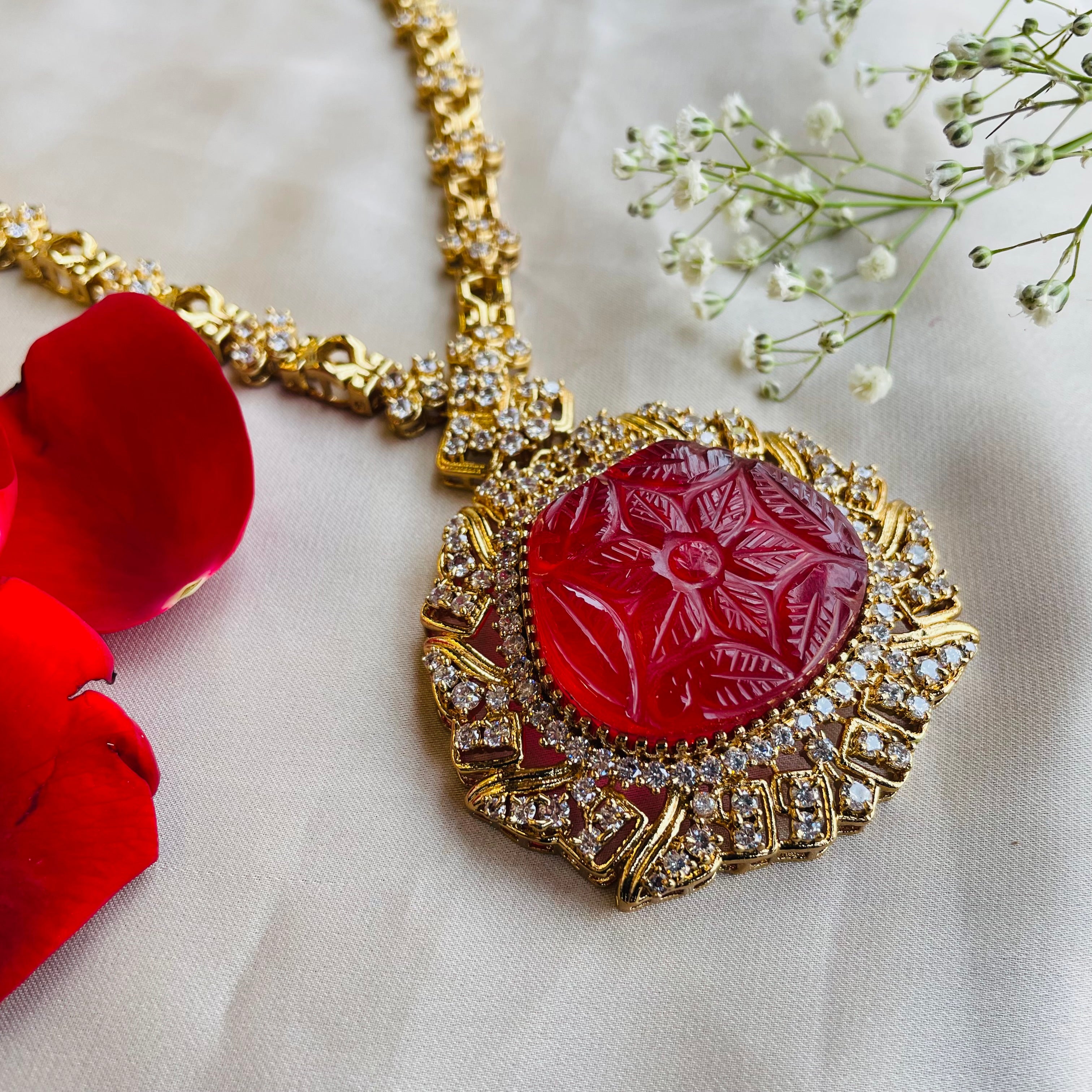 Nayaab Varnika  neckpiece