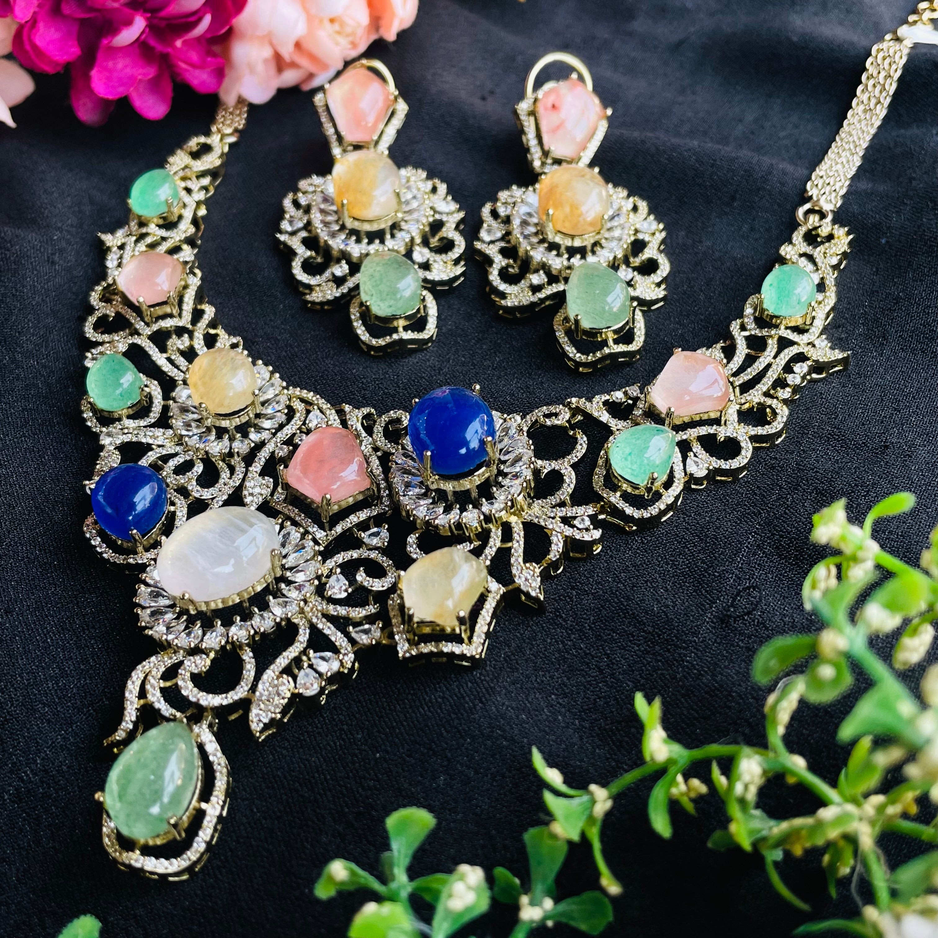 Nayaab Della neckpiece