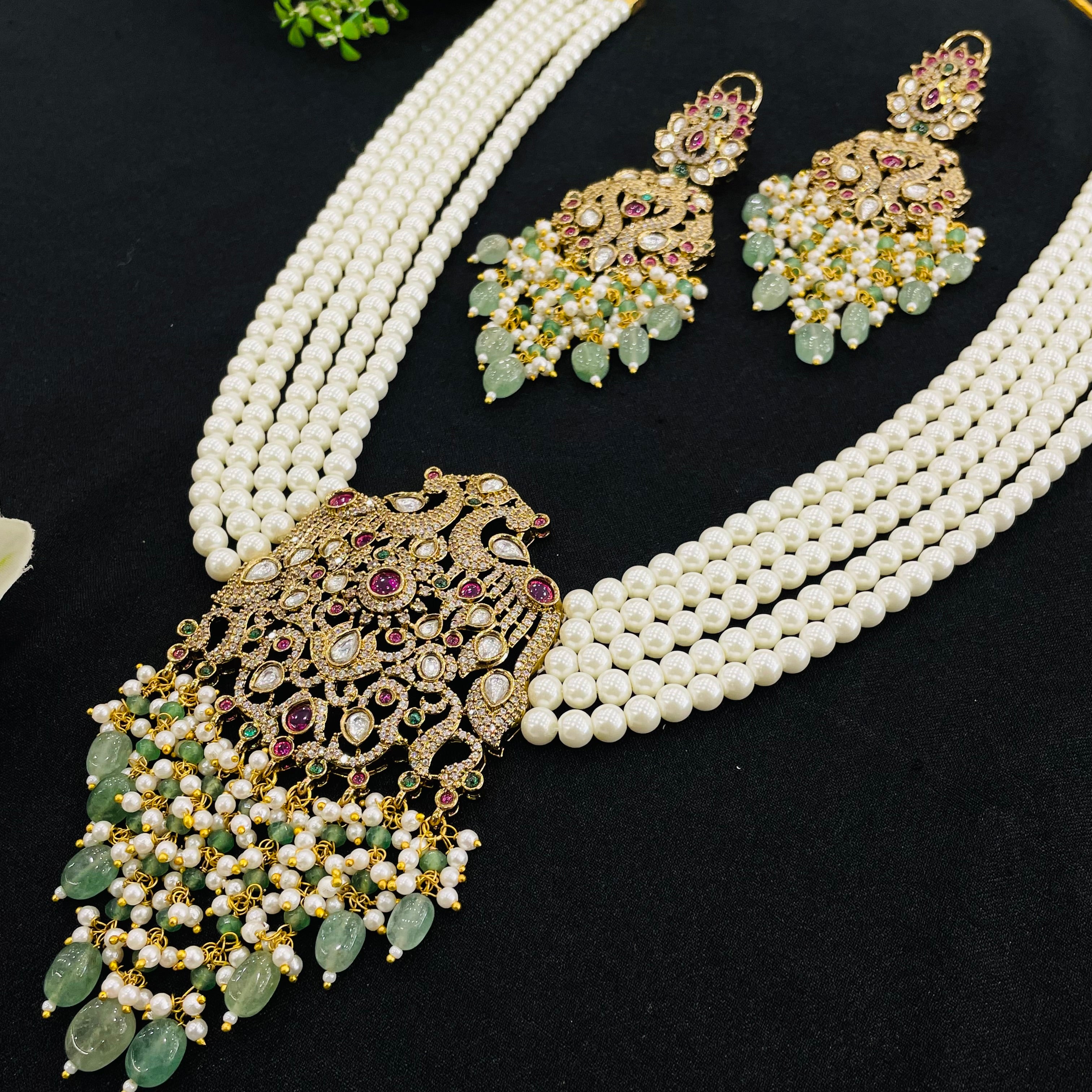 Nayaab kavya pearl neckpiece