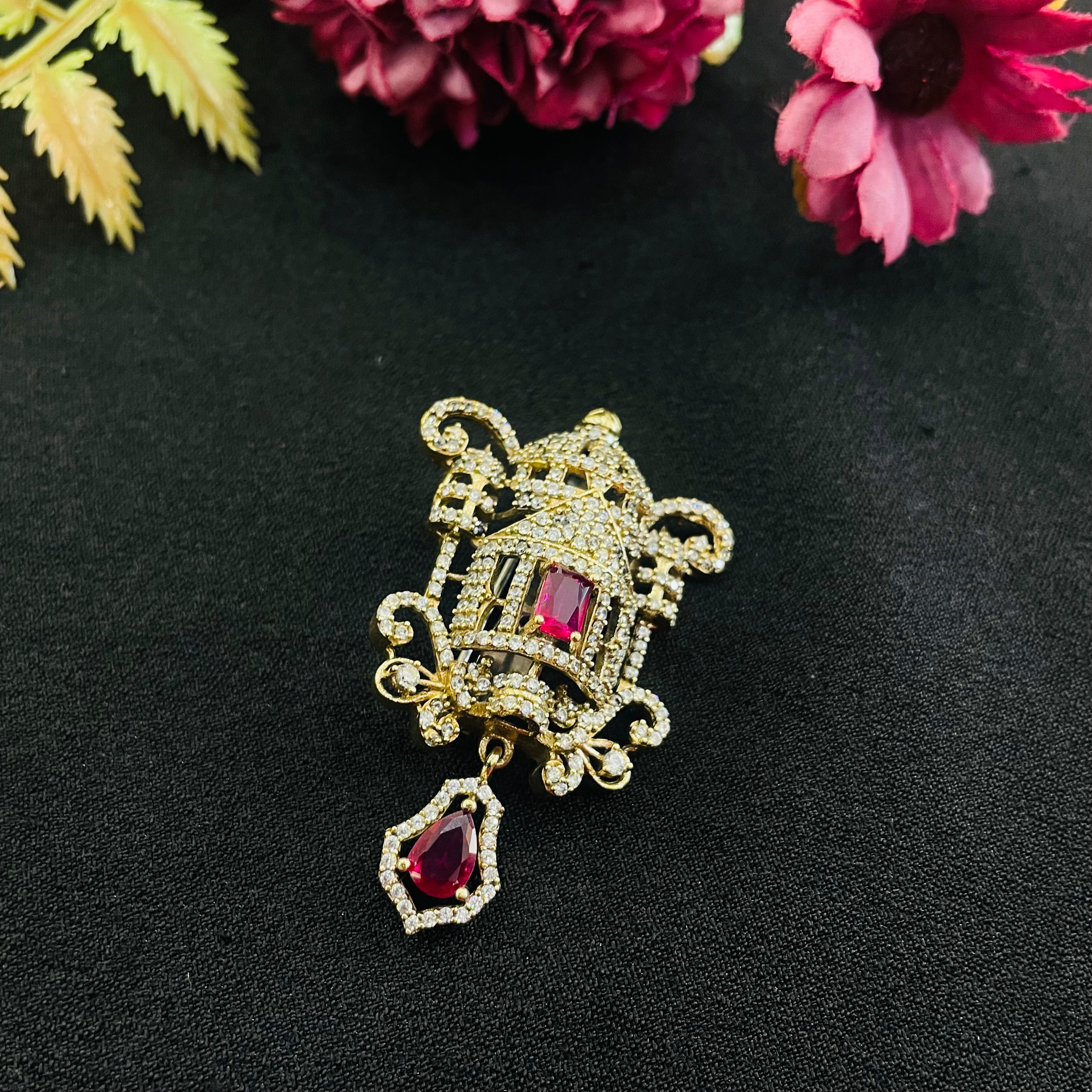 Nayaab Bessie brooch