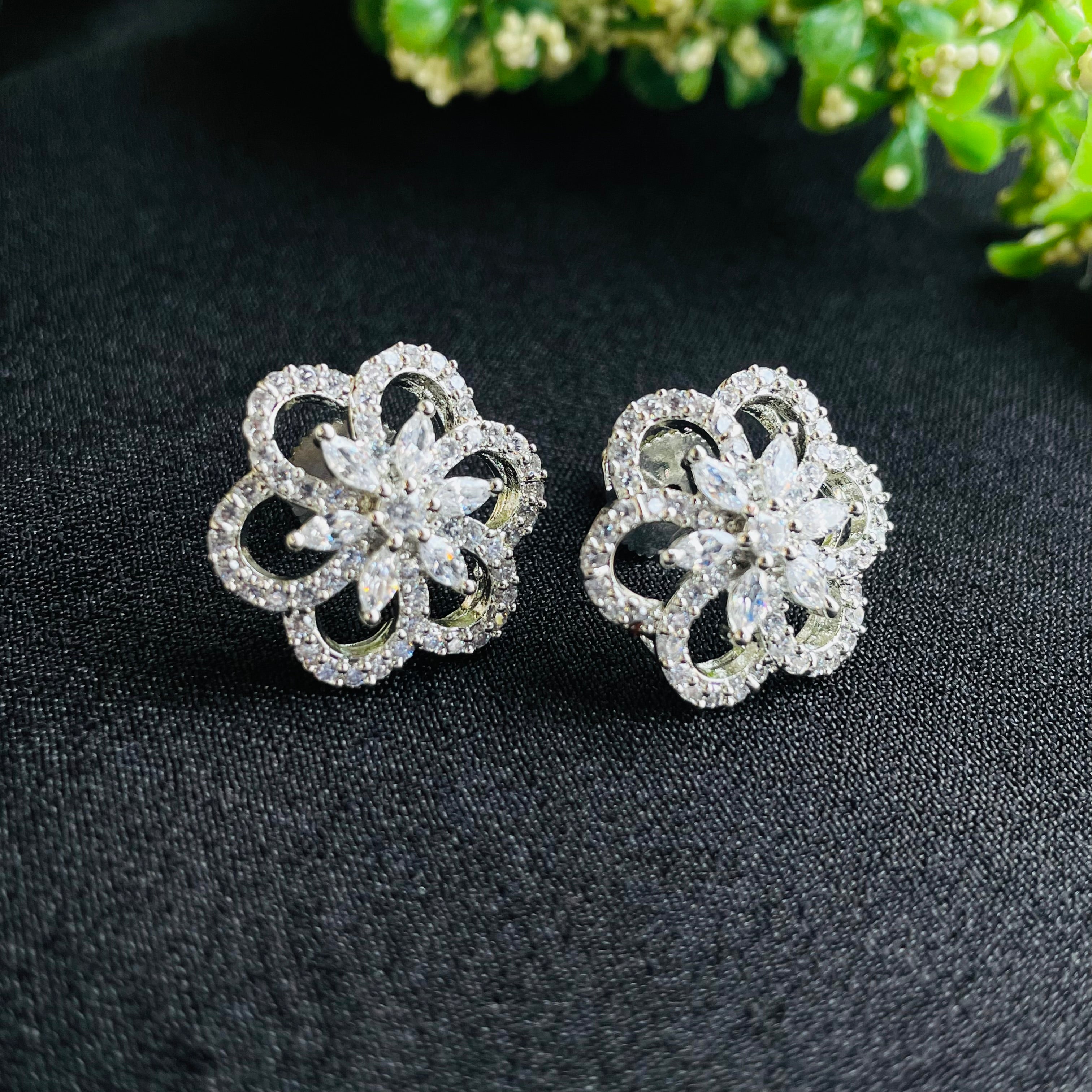 Ad Eleanor Studs