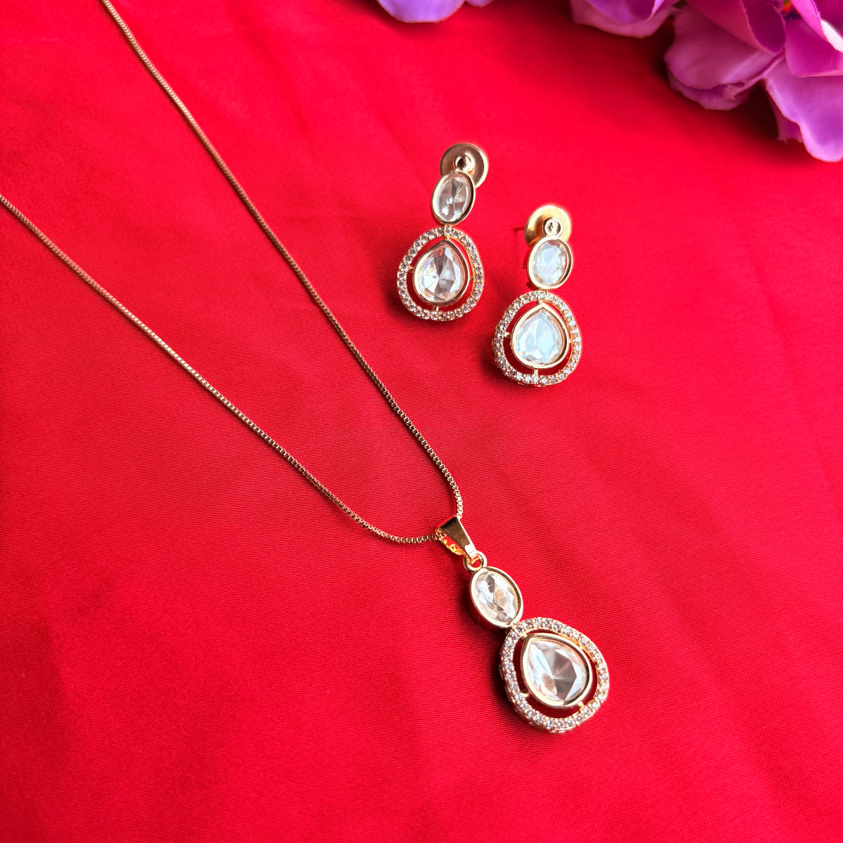 Inaya Pendant Set