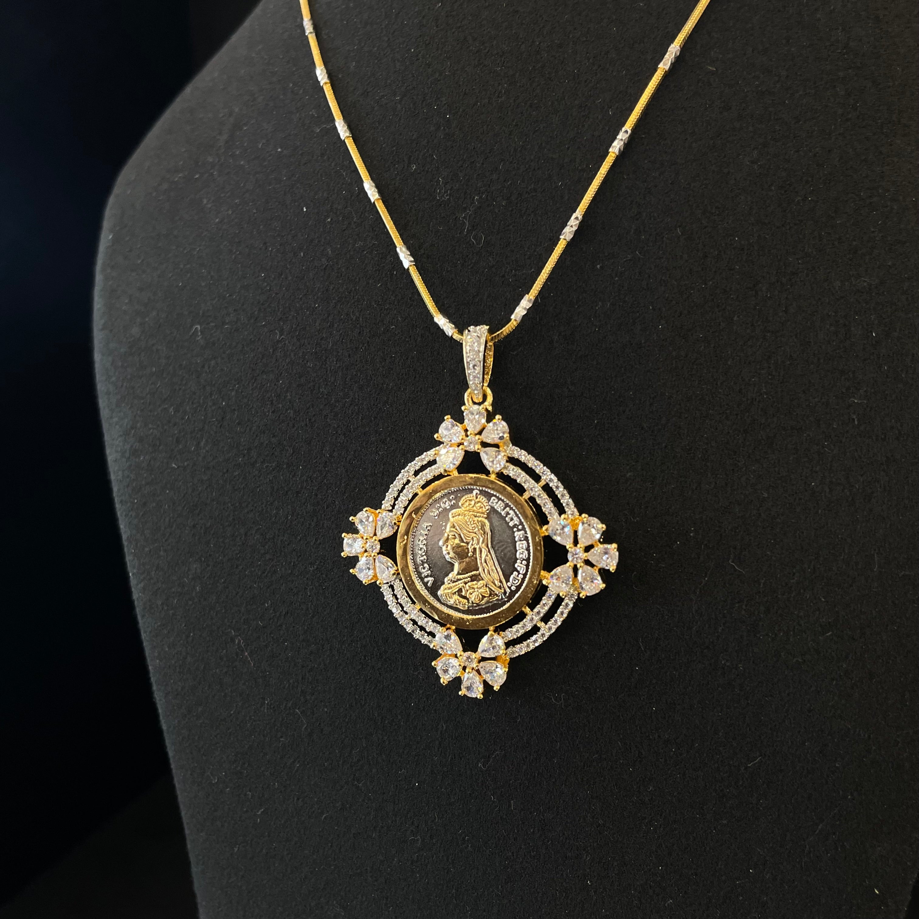 Ad Celeste coin pendant Set