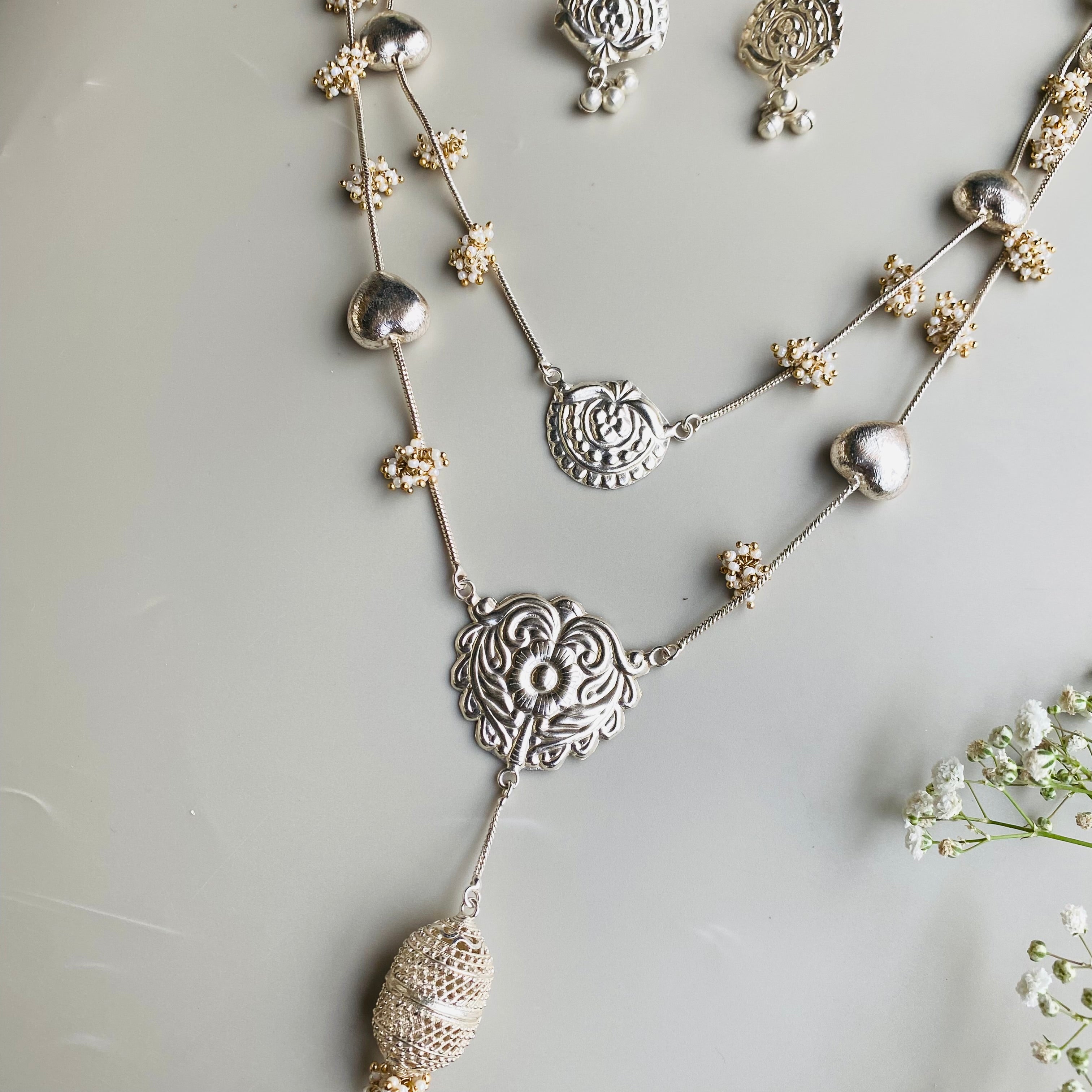 Nayaab Akshra neckpiece