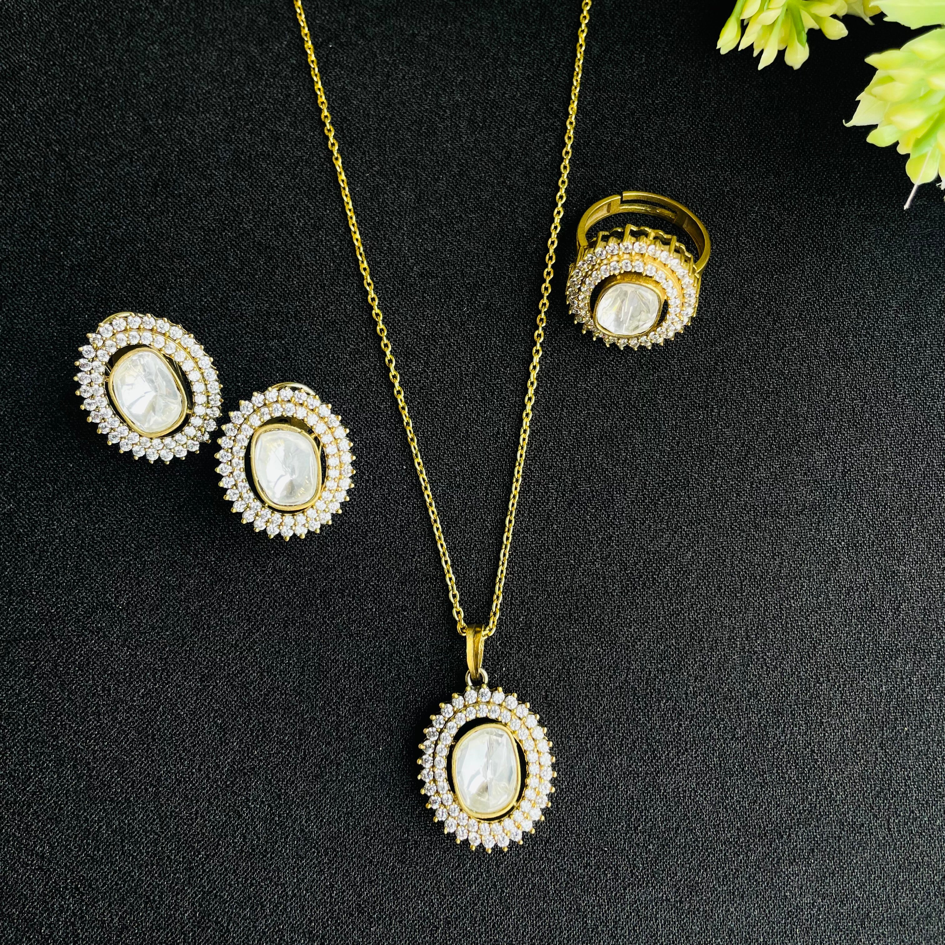 Nayaab Polki pendant With Free Ring