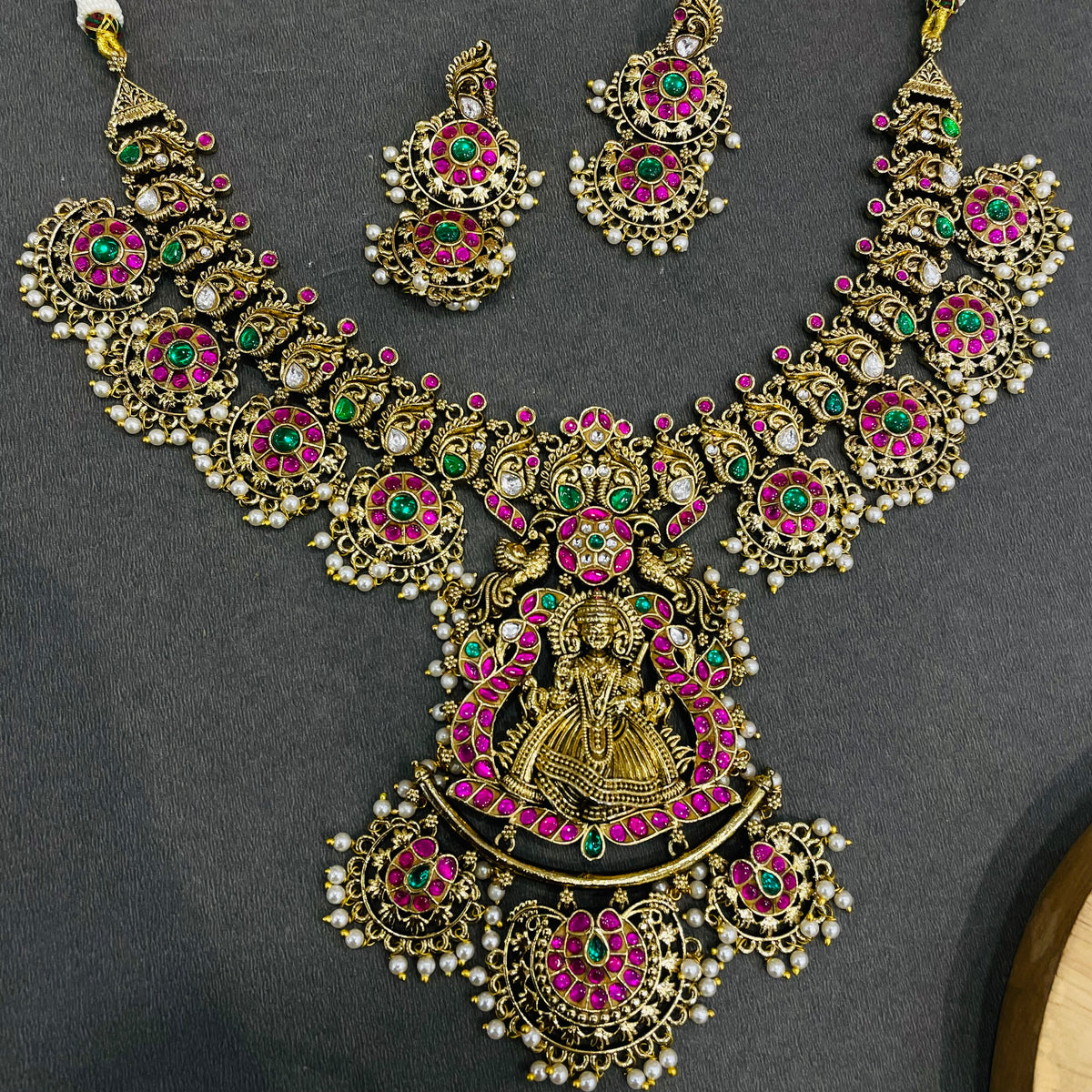 Neckpiece
