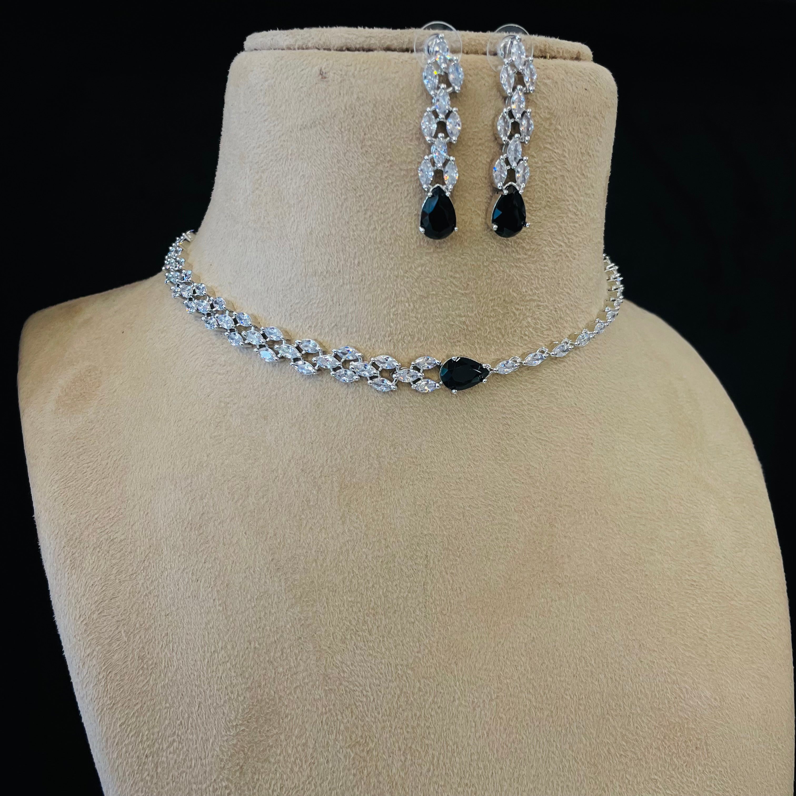 Ad Valentina choker