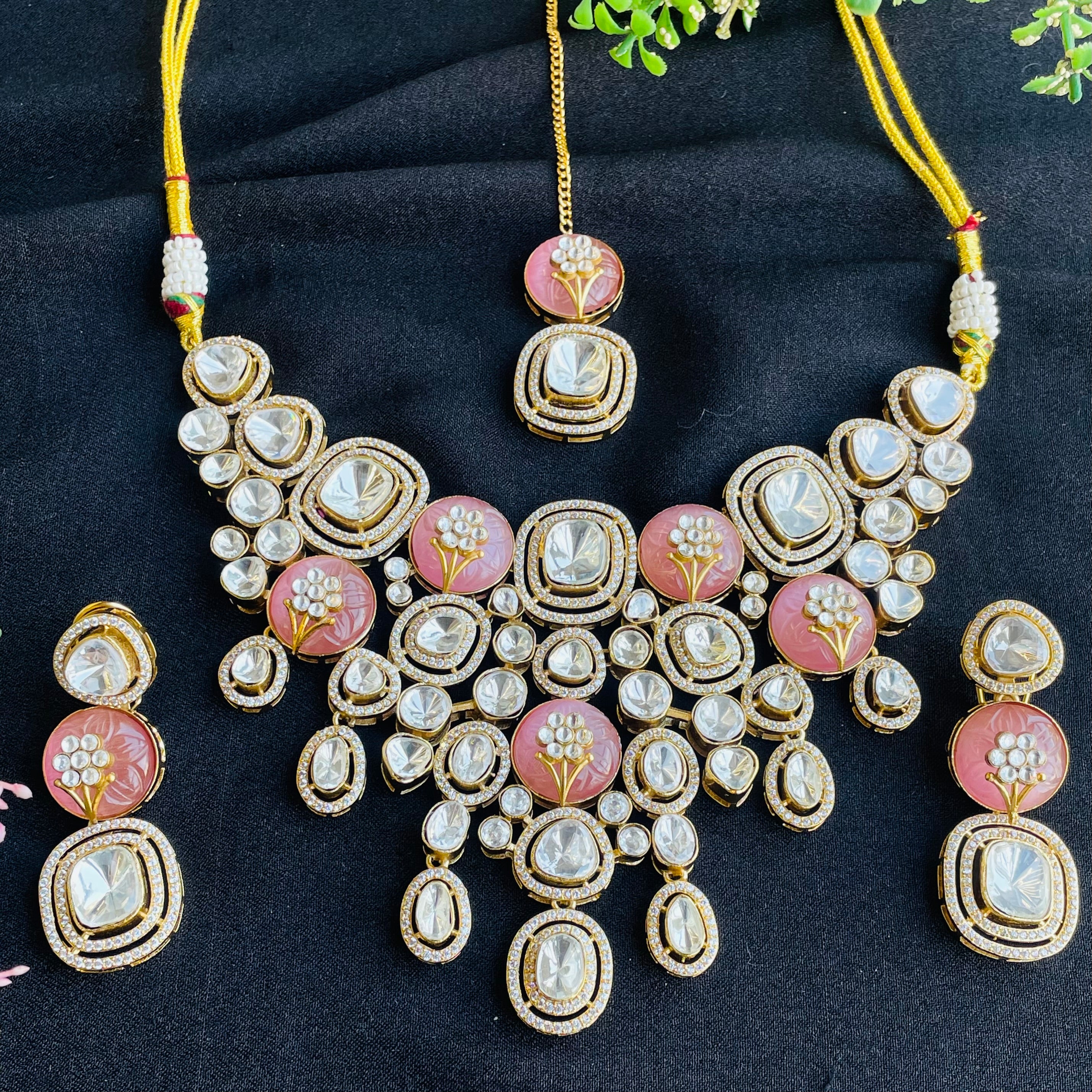 Nayaab Yashvi Neckpiece