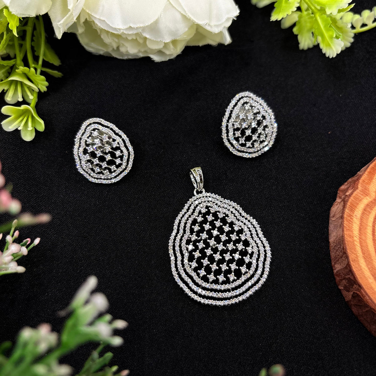 Elara Pendant Set