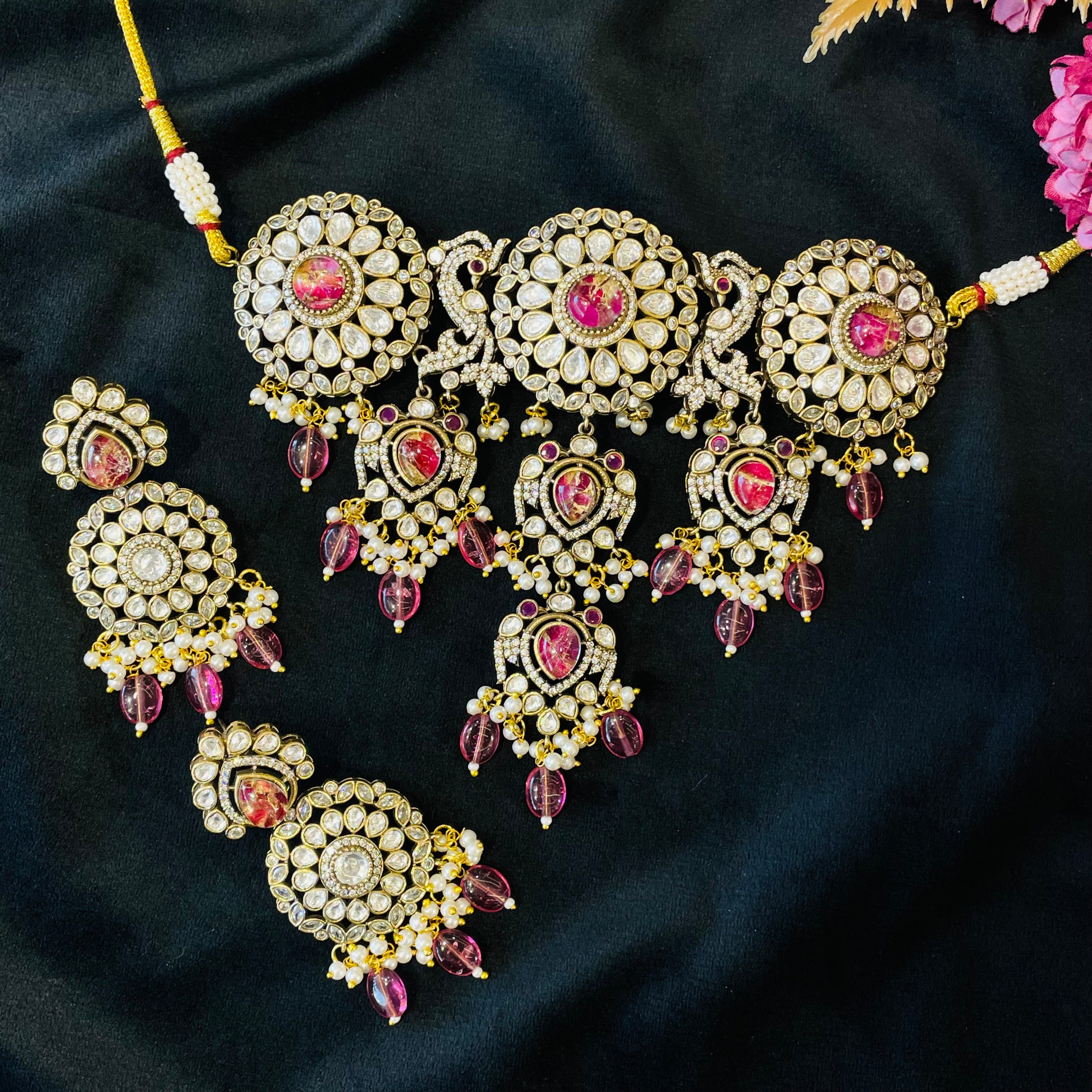 Nayaab Roohi Choker