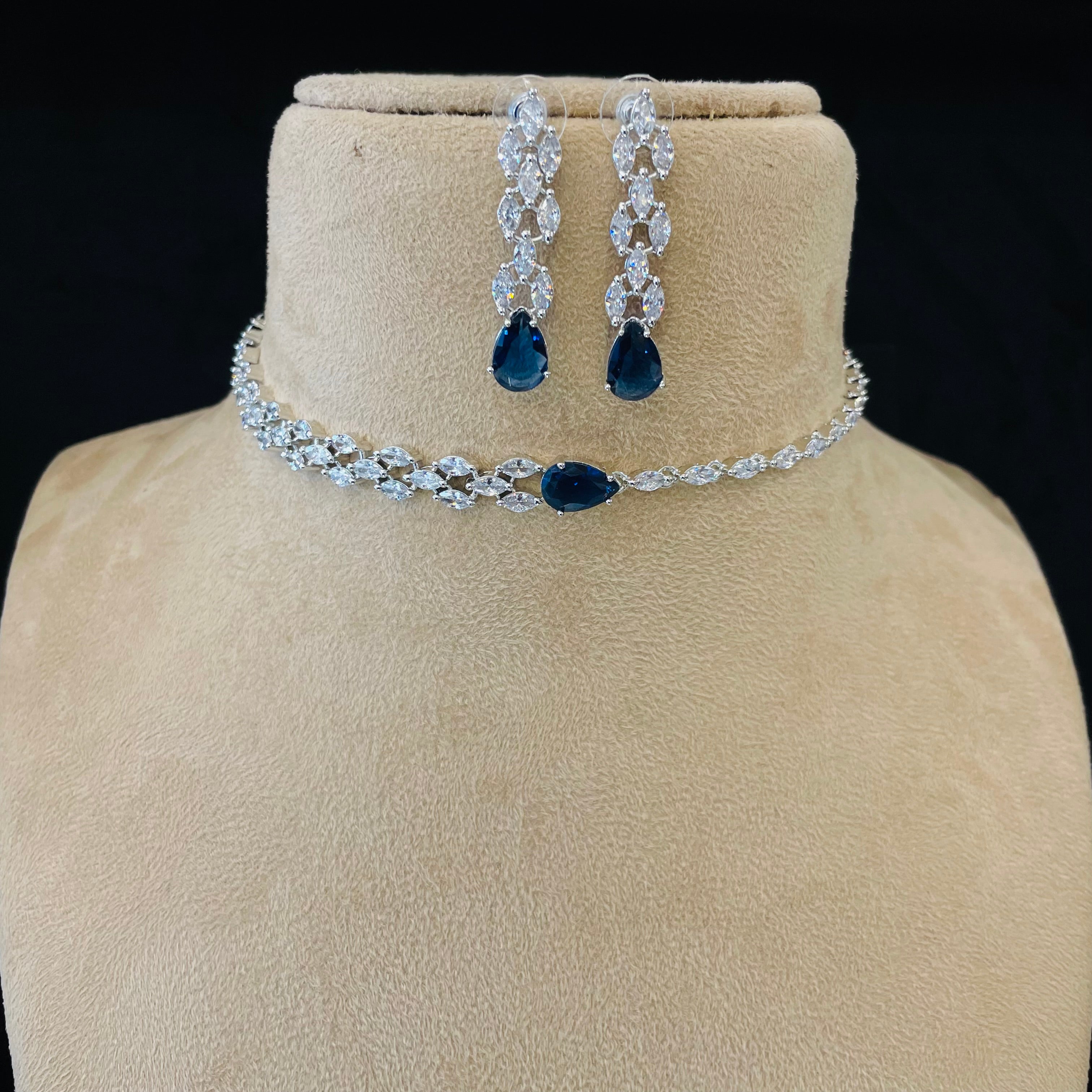 Ad Valentina choker