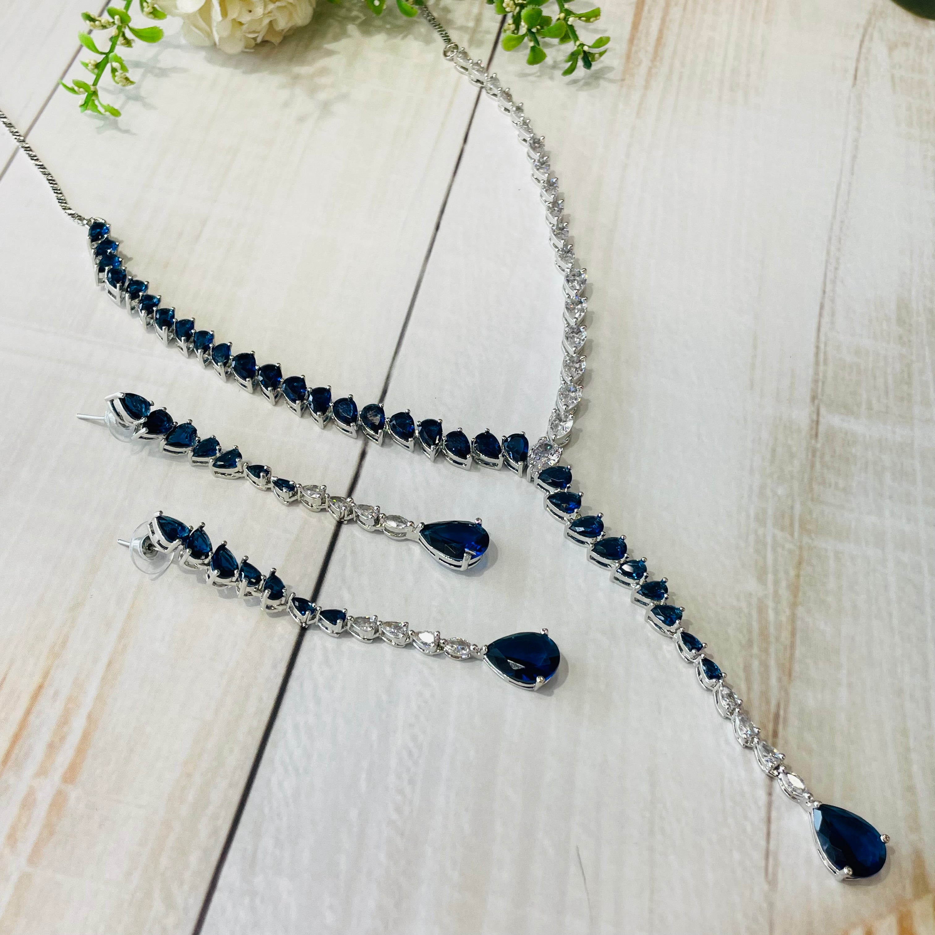 Ad Molly Neckpiece