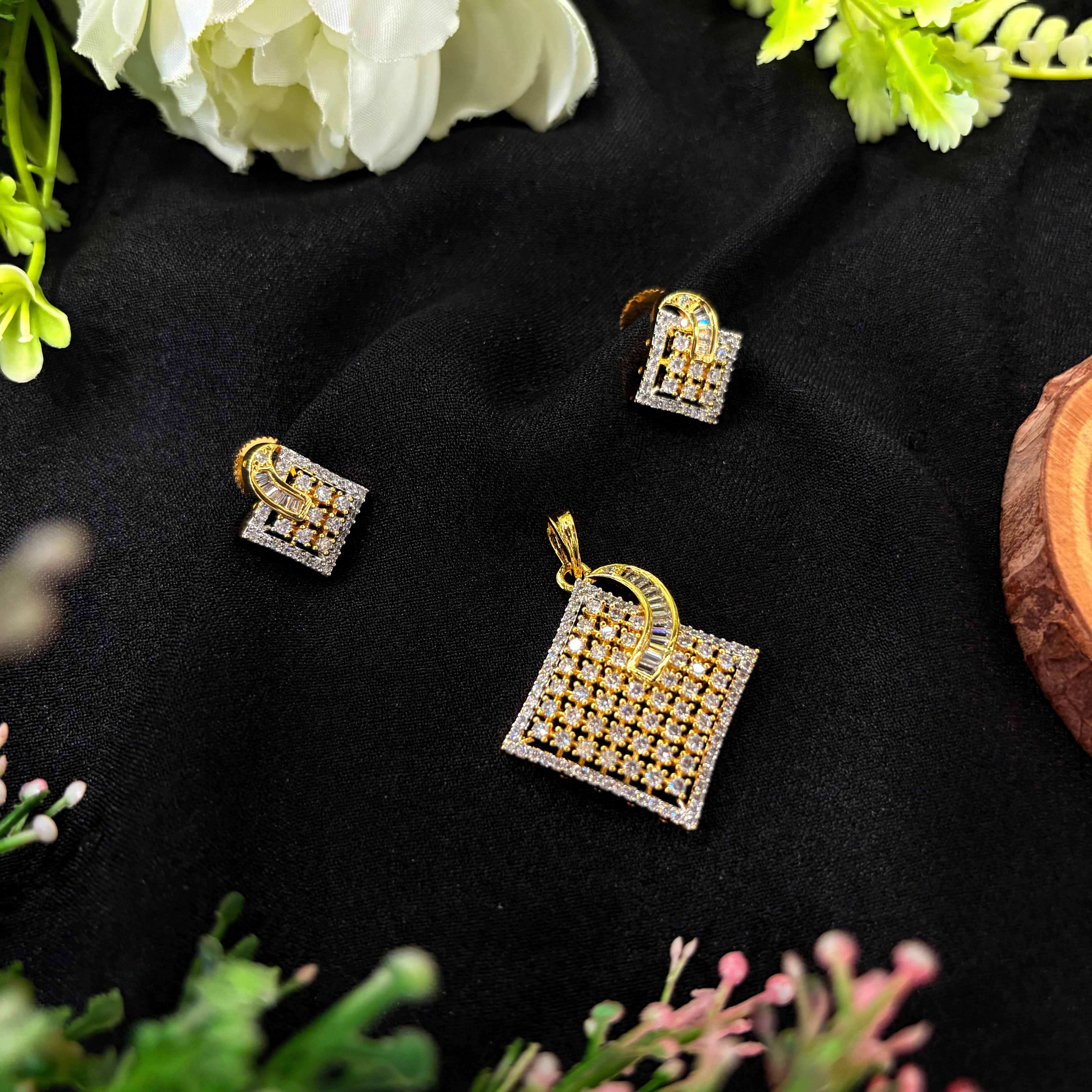 Aakriti Pendant Set