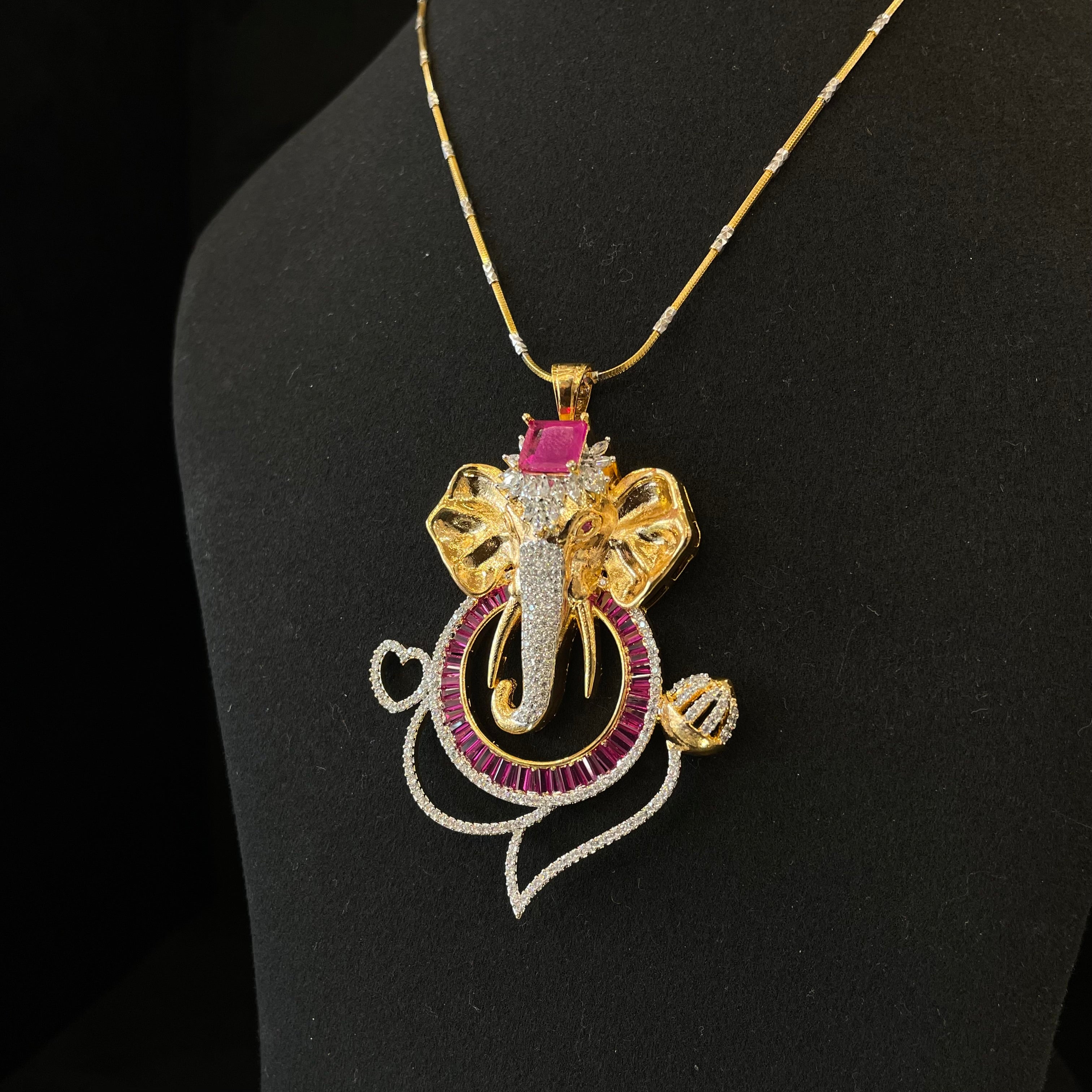 AD Noor Pendant Set